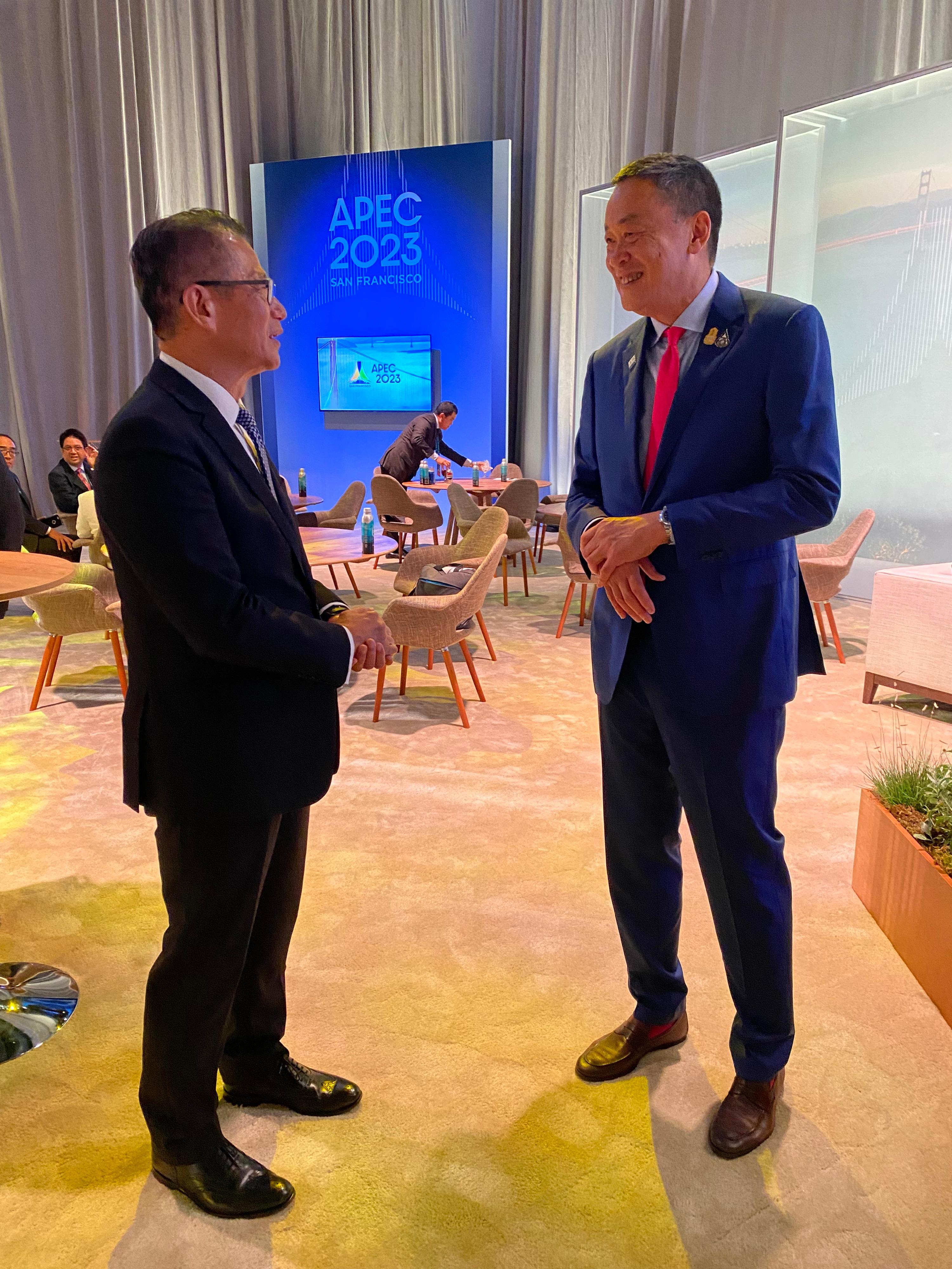 The Financial Secretary, Mr Paul Chan, attended the second session of Leaders' Retreat at the Asia-Pacific Economic Cooperation Economic Leaders' Meeting in San Francisco, the United States, yesterday (November 17, San Francisco time). Photo shows Mr Chan (left) and the Prime Minister of Thailand, Mr Srettha Thavisin, before the meeting.