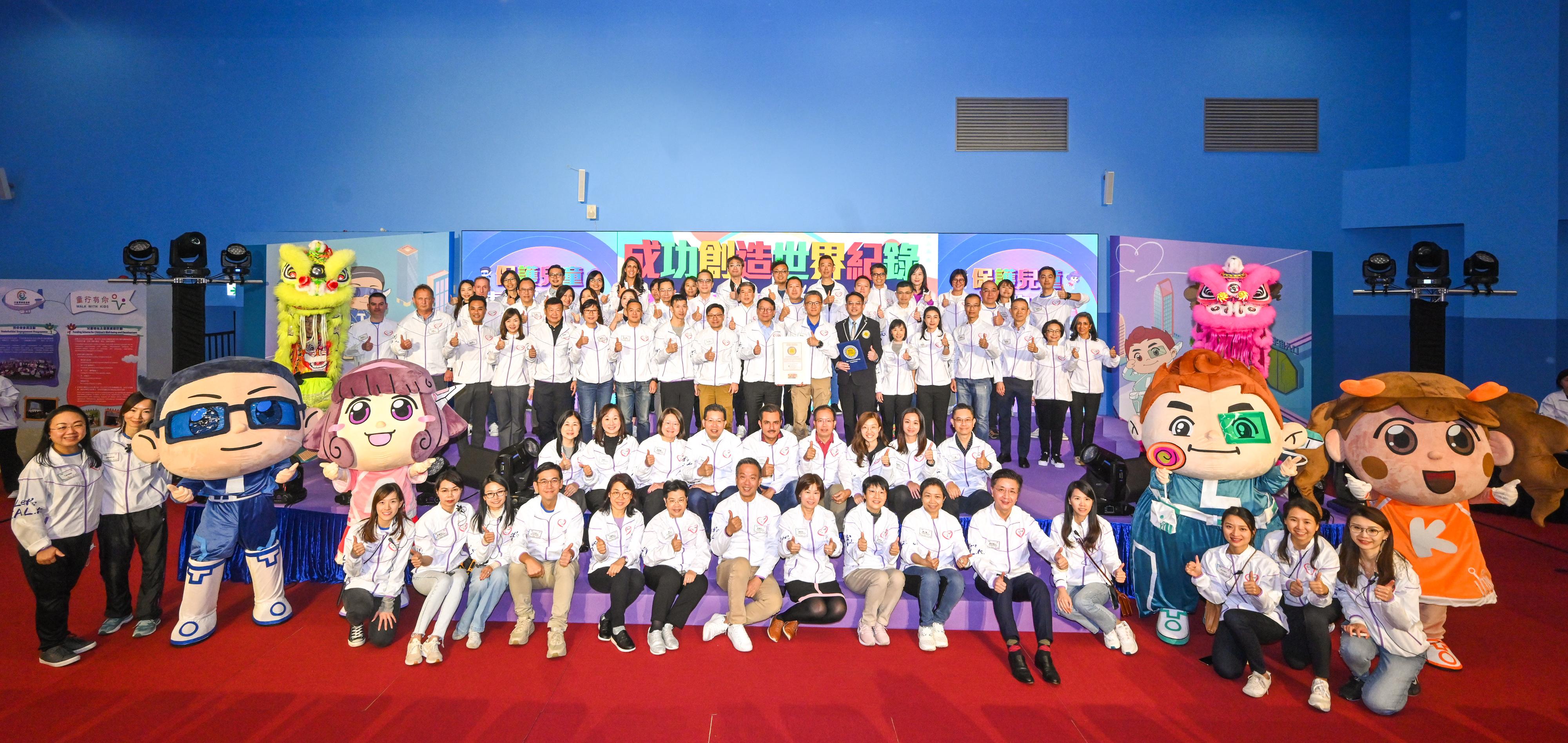 The Chief Secretary for Administration and Chairperson of the Commission on Children, Mr Chan Kwok-ki, today (November 18) officiated at the "Let's T.A.L.K. and Walk with Kids" Child Protection Campaign Award Presentation Ceremony 2023. Photo shows (standing on stage, first row, from sixth left) the Assistant Commissioner of Police (Crime), Ms Chung Wing-man; the Deputy Commissioner of Police (Operations), Mr Chow Yat-ming; Ambassador of the Child Protection Campaign Mr So Wa-wai; the Secretary for Labour and Welfare, Mr Chris Sun; Mr Chan; the Commissioner of Police, Mr Siu Chak-yee; the adjudicator representative of world records; the Director of Social Welfare, Miss Charmaine Lee; Ambassador of the Child Protection Campaign Ms Guo Jingjing; the Director of Crime and Security of Police, Mr Yip Wan-lung; the Consultant Community Medicine (Family and Student Health) of the Department of Health, Dr Thomas Chung; members of the Commission on Children; Regional Commanders of the Police; and representatives of sponsors and supporting organisations of the Campaign.