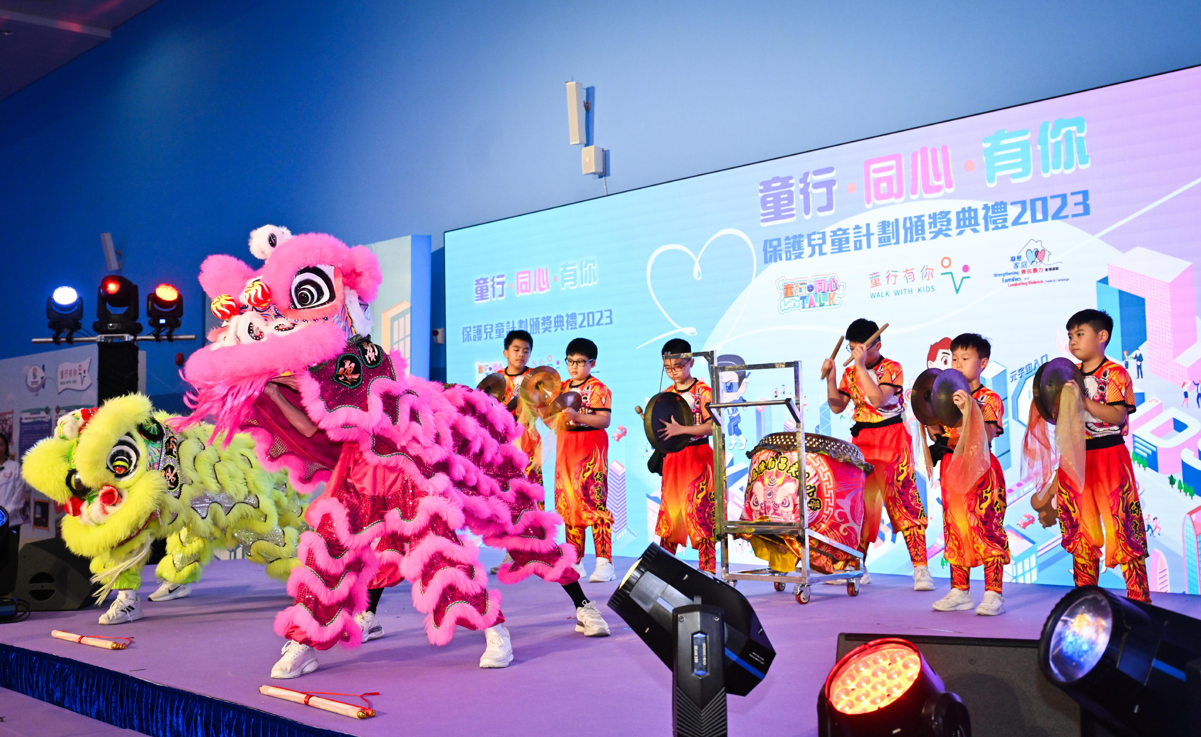 The Chief Secretary for Administration and Chairperson of the Commission on Children, Mr Chan Kwok-ki, today (November 18) officiated at the "Let's T.A.L.K. and Walk with Kids" Child Protection Campaign Award Presentation Ceremony 2023. Photo shows lion dance performance by children.