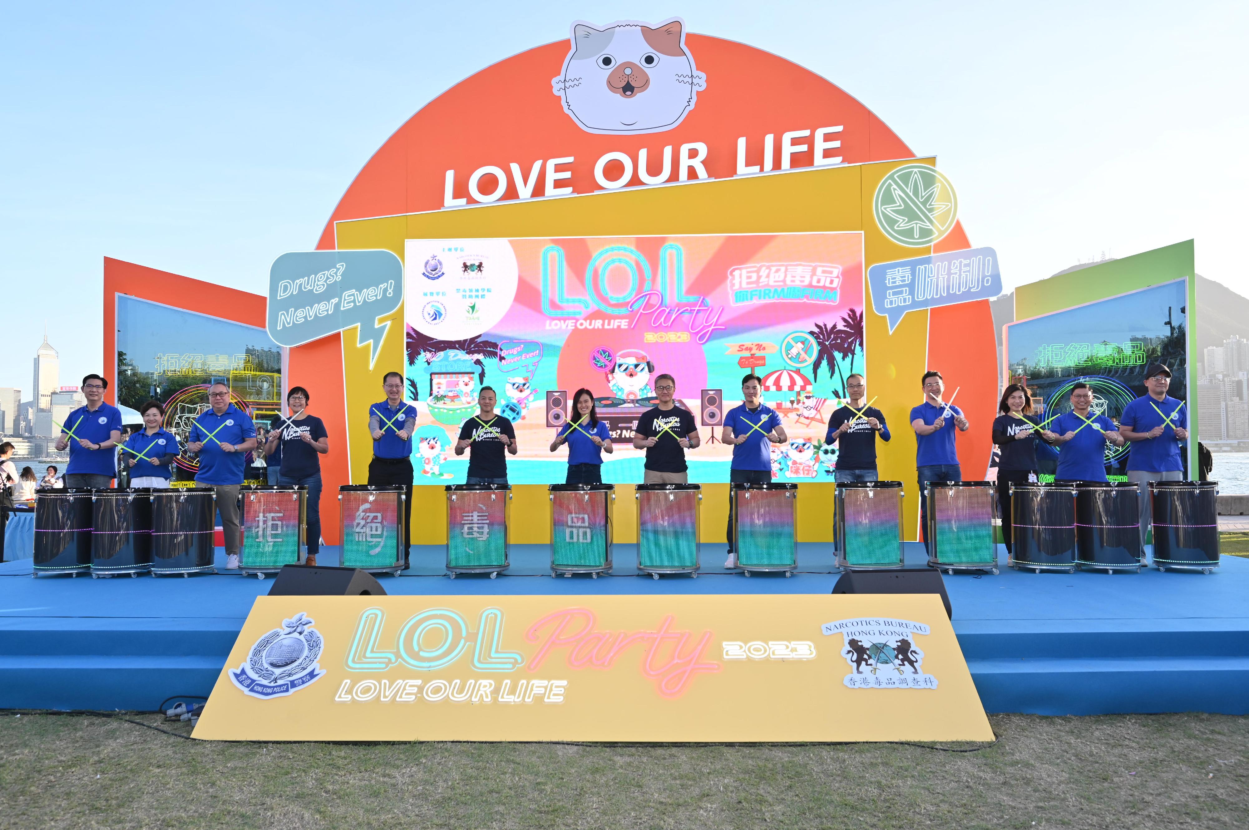 The Commissioner of Police, Mr Siu Chak-yee (seventh right); the Executive Chairman of Hong Kong Youth Development Alliance, Ms Christine Lam (seventh left); the Chief President of Leadership Institute on Narcotics (L.I.O.N.), Mr Leslie Choy (sixth right); the Deputy Commissioner of Police (Operations), Mr Chow Yat-ming (sixth left); the Director of Crime and Security, Mr Yip Wan-lung (fifth right); the President of L.I.O.N., Mr Henry Tong (fifth left), and the Assistant Commissioner of Police (Crime), Ms Chung Wing-man (fourth left), together with other guests officiated at the opening ceremony of the large-scale anti-drug exhibition, “Love Our Life – LOL Party 2023”, organised by the Narcotics Bureau of the Hong Kong Police Force today (November 18).
