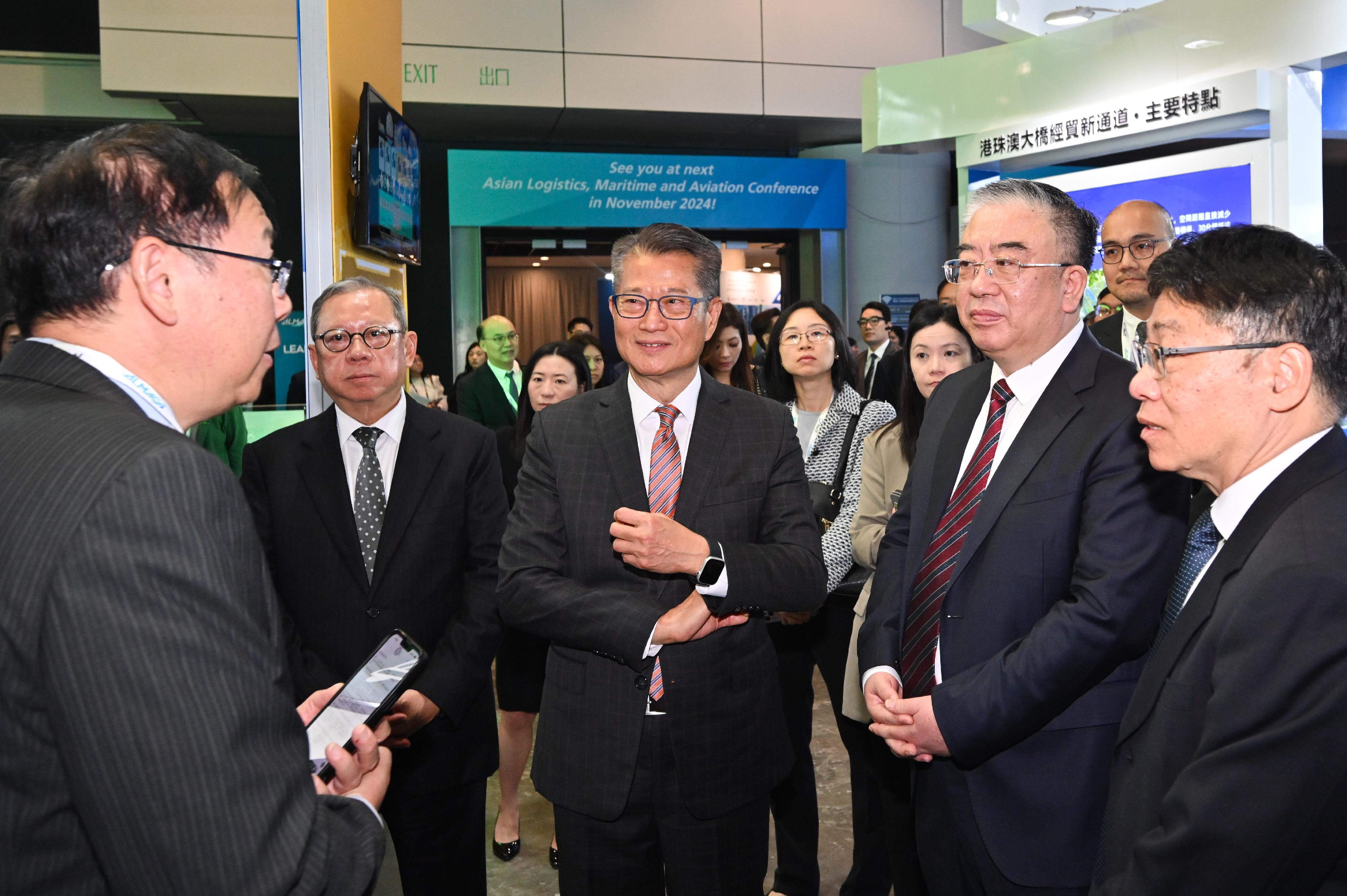 The Financial Secretary, Mr Paul Chan, attended the Asian Logistics, Maritime and Aviation Conference 2023 today (November 21). Photo shows Mr Chan (centre) touring the exhibition.