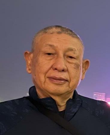 Wong Shing-kee, aged 76, is about 1.78 metres tall, 81 kilograms in weight and of fat build. He has a round face with yellow complexion and short white hair. He was last seen wearing a white long-sleeved T-shirt, a blue cotton vest, khaki trousers and white shoes.
