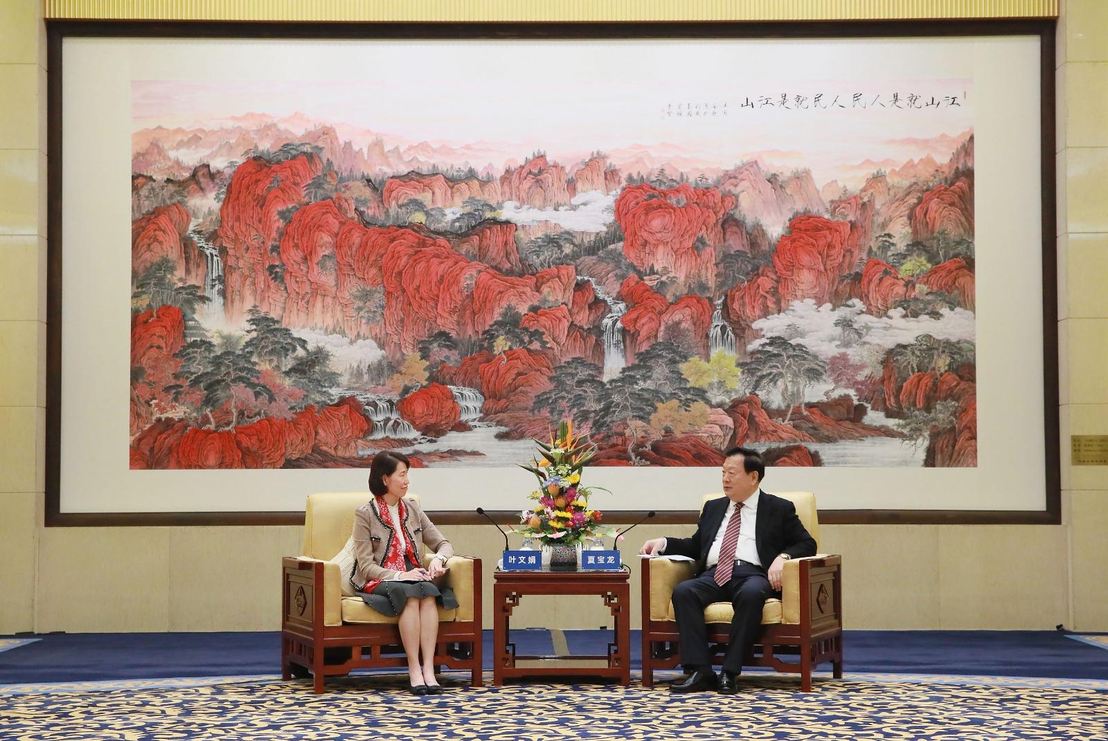 The Director of the Hong Kong and Macao Affairs Office of the State Council, Mr Xia Baolong (right), met a delegation of politically appointed officials led by the Director of the Chief Executive's Office, Ms Carol Yip (left) in Beijing this afternoon (November 21). The delegation was on a national studies programme and duty visit.