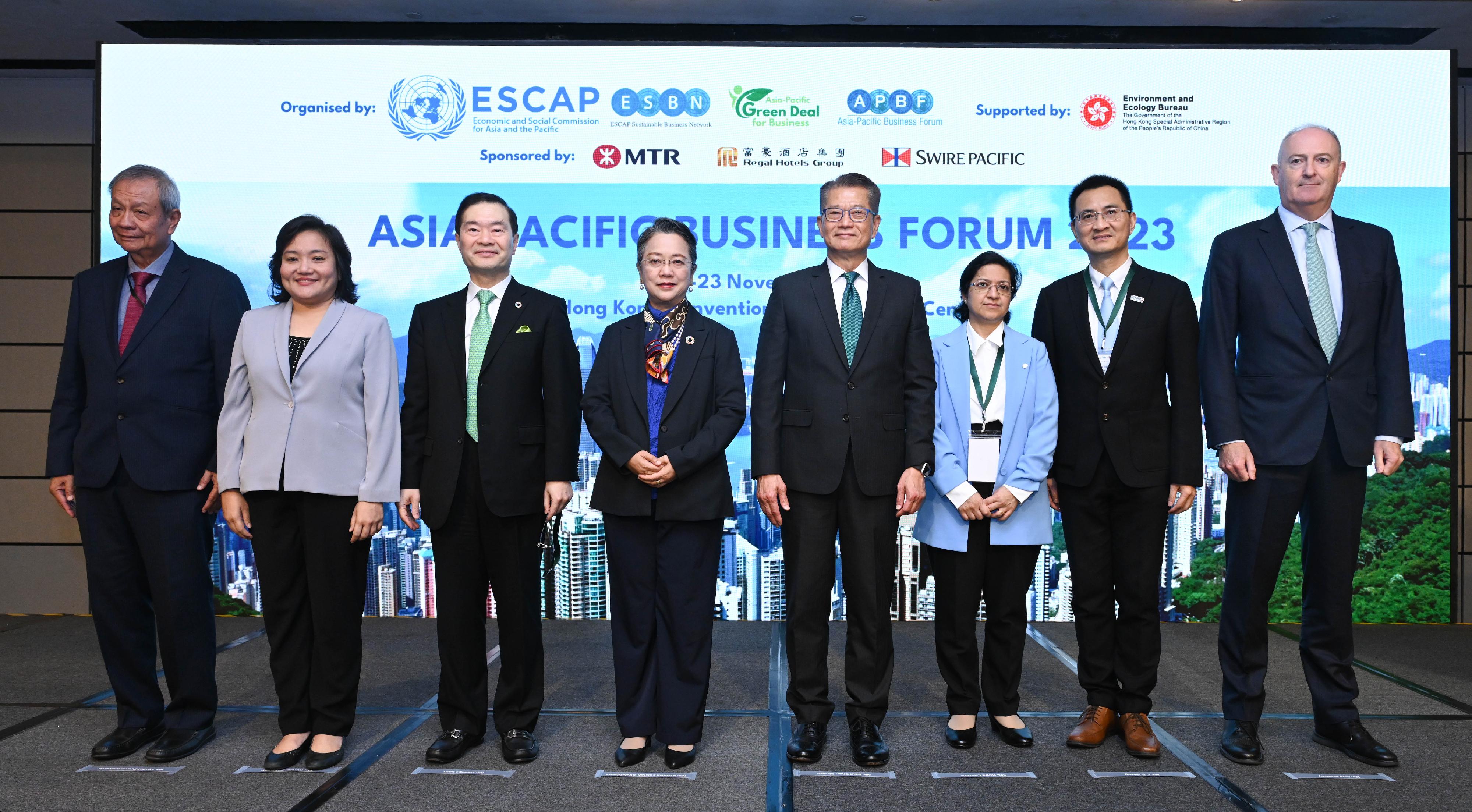 The Financial Secretary, Mr Paul Chan, attended the Asia-Pacific Business Forum 2023 organised by the United Nations Economic and Social Commission for Asia and the Pacific (ESCAP) and the ESCAP Sustainable Business Network (ESBN) this morning (November 22). Photo shows Mr Chan (fourth right); the Commissioner for Climate Change of the Environment and Ecology Bureau, Mr Wong Chuen-fai (second right); the Under-Secretary-General of the United Nations and Executive Secretary of the ESCAP, Ms Armida Salsiah Alisjahbana (fourth left); the Chair of the ESBN, Dr George Lam (third left), and other guests at the forum this morning (November 22).