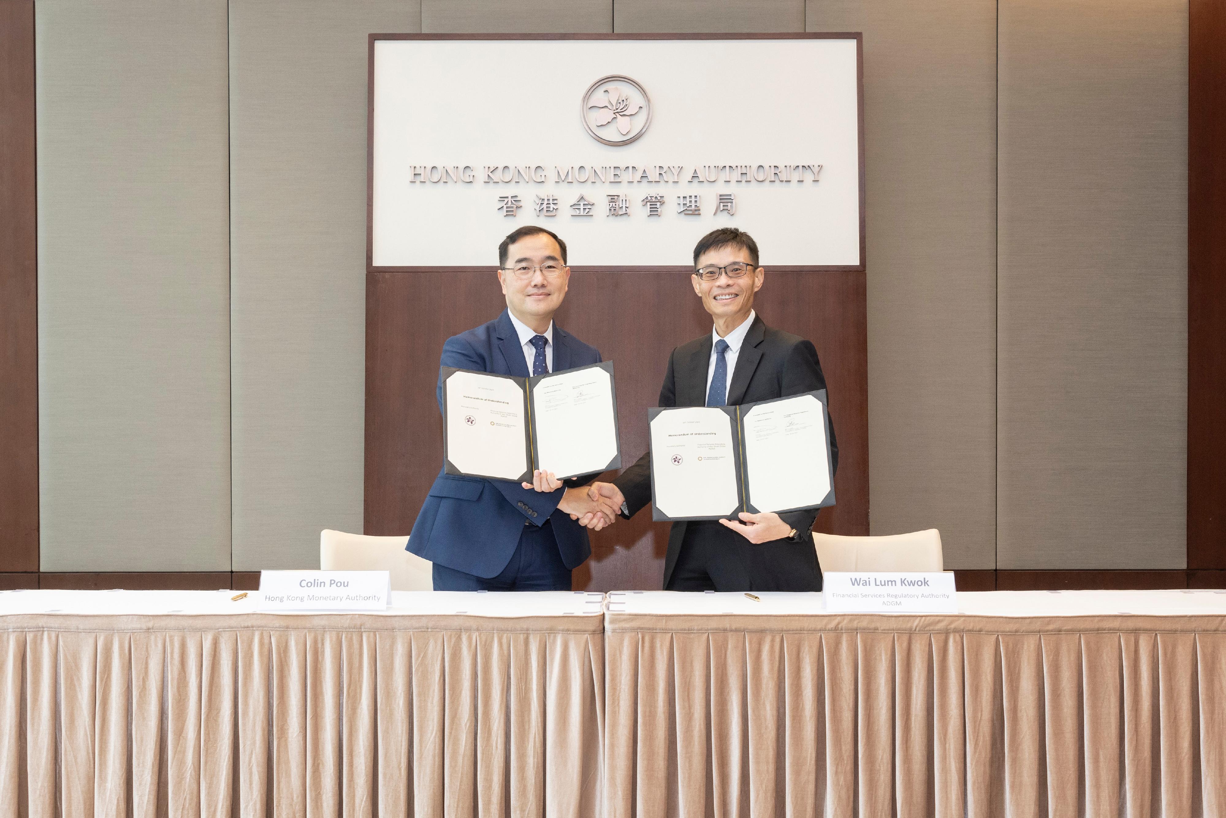 The Hong Kong Monetary Authority (HKMA) and the Financial Services Regulatory Authority (FSRA) of the Abu Dhabi Global Market (ADGM) jointly announced today (November 22) the exchange of a Memorandum of Understanding (MoU) to deepen the ongoing partnership on fintech between the two authorities. Photo shows the Executive Director (Financial Infrastructure) of the HKMA, Mr Colin Pou (left), and the Senior Executive Director - Authorisation & Fintech of the FSRA, Mr Kwok Wai-lum (right), sign and exchange the MoU in Hong Kong.