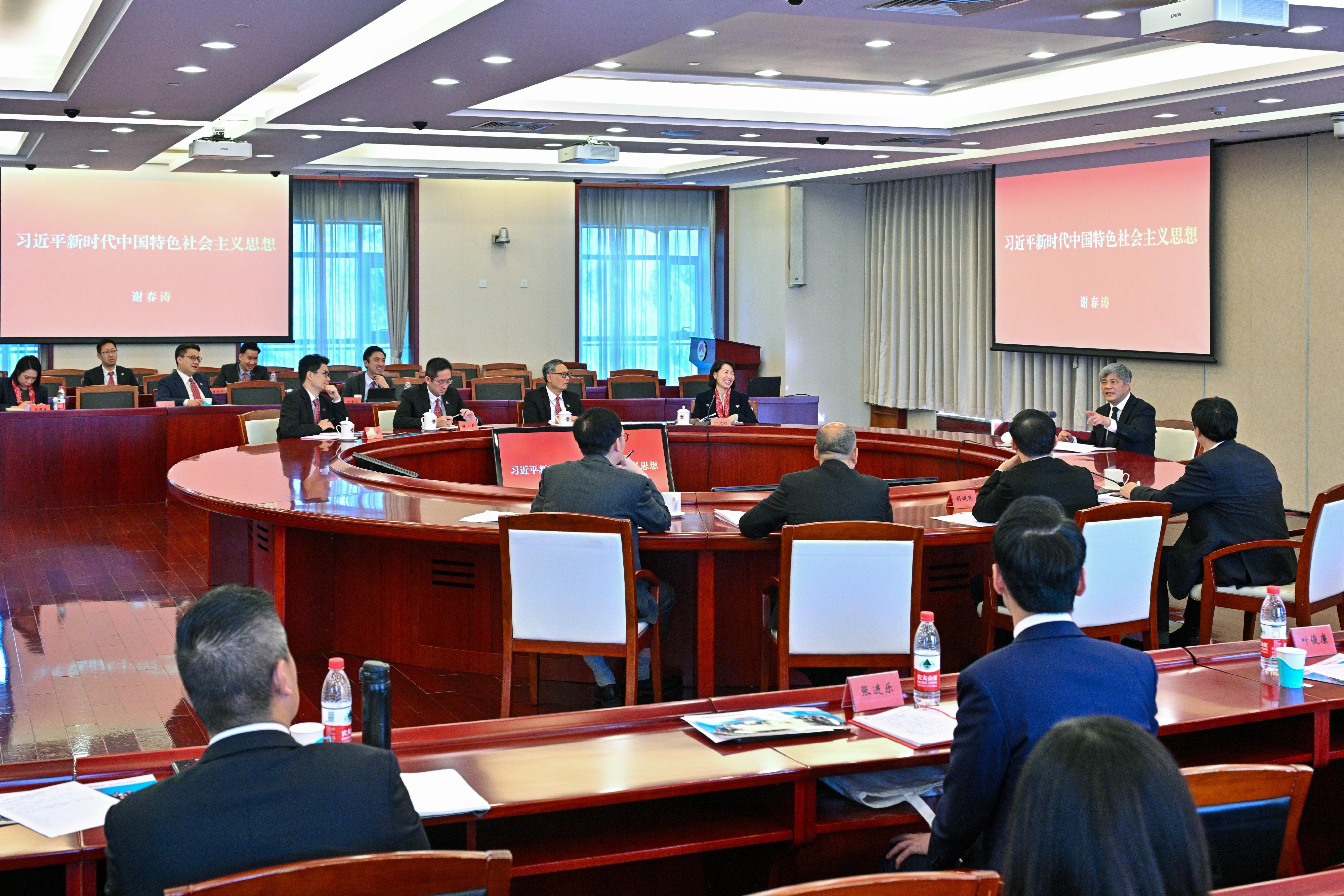 The Executive Vice President of the National Academy of Governance in charge of daily operations, Professor Xie Chuntao, today (November 22) gives a lecture to politically appointed officials on the Xi Jinping Thought on Socialism with Chinese Characteristics for a New Era.