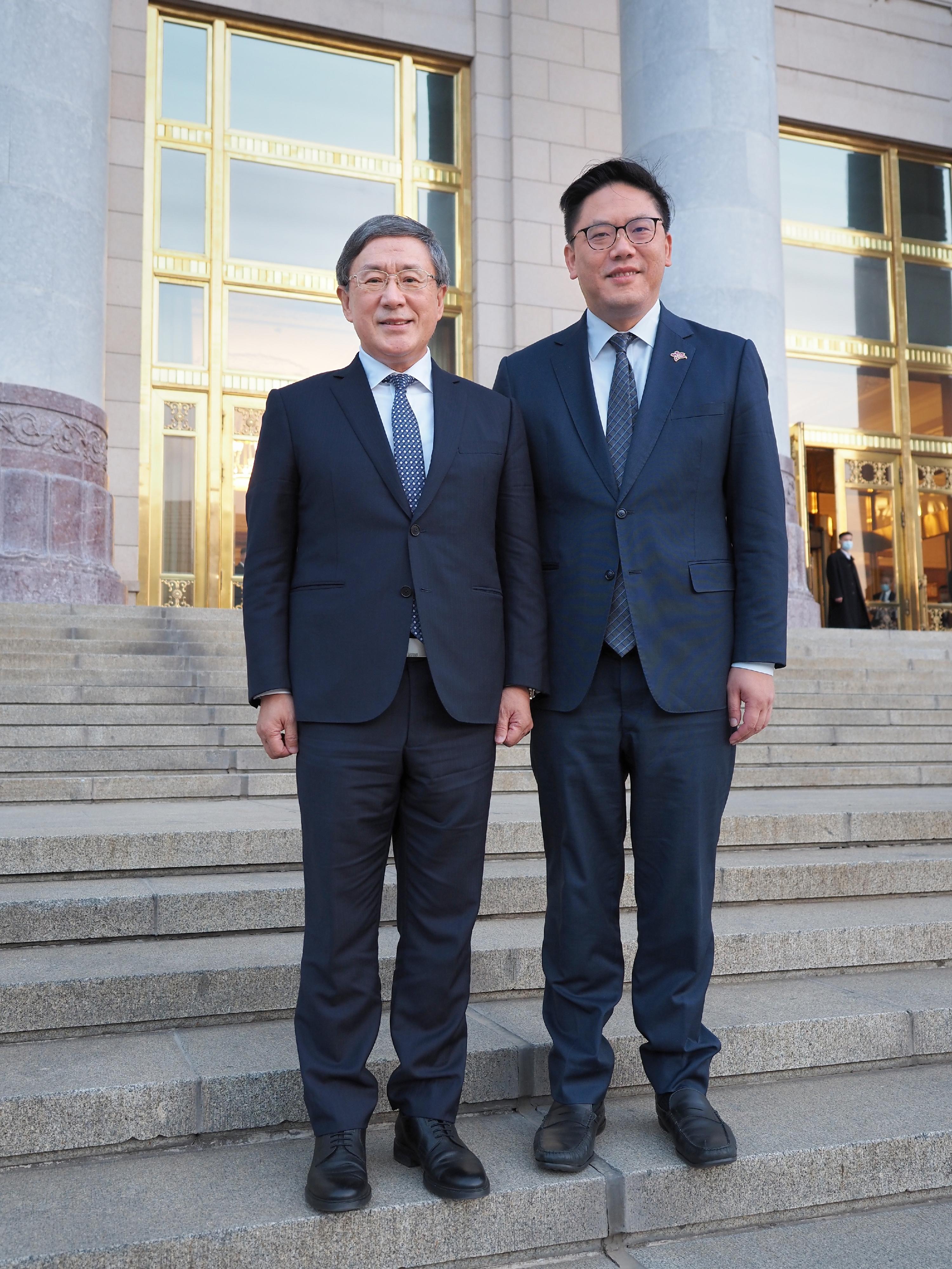 The Deputy Chief Secretary for Administration, Mr Cheuk Wing-hing (left), and the Under Secretary for Home and Youth Affairs, Mr Clarence Leung (right), attend an exchange session of a youth delegation to the Mainland comprising youth representatives from Hong Kong and Macao today (November 22) at the Great Hall of the People in Beijing.