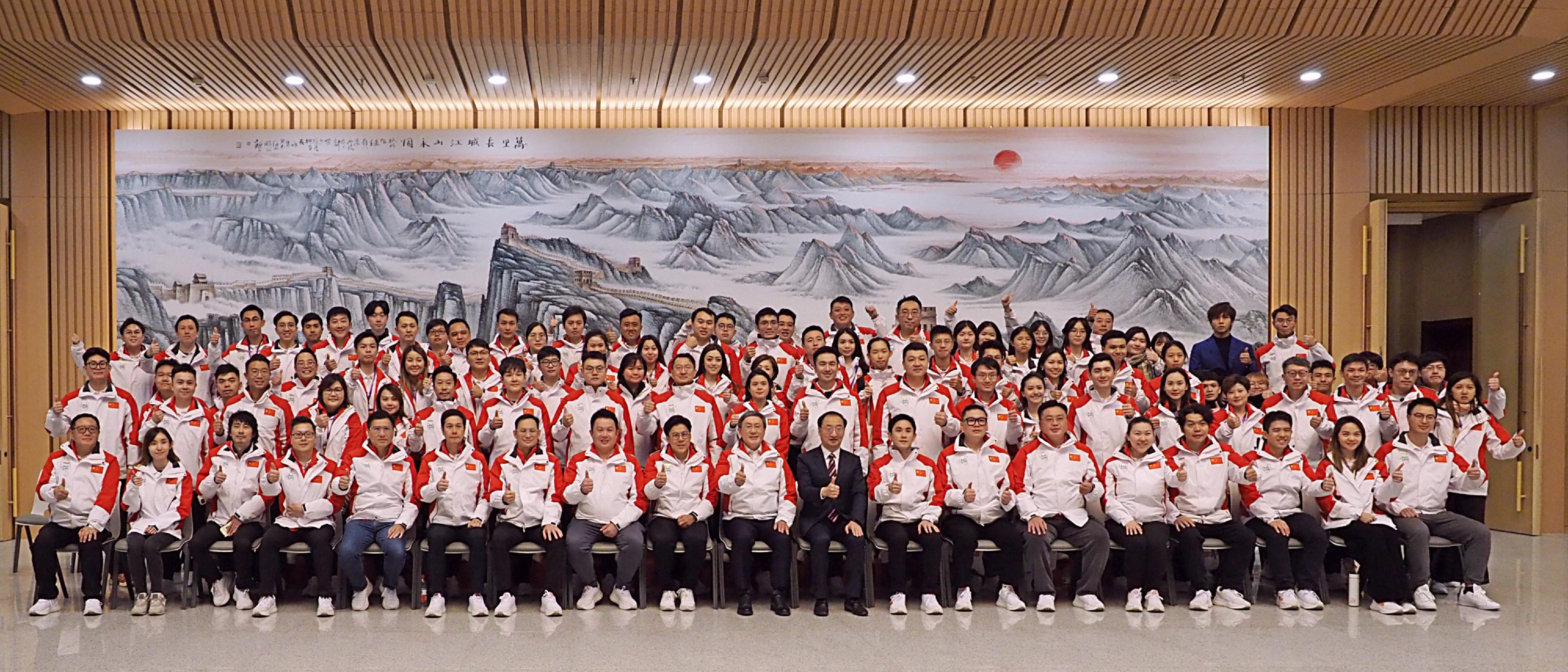 The Deputy Chief Secretary for Administration, Mr Cheuk Wing-hing (first row, 10th left), and the Director General of the Youth Department of the Liaison Office of the Central People's Government in the Hong Kong Special Administrative Region, Mr Zhang Zhihua (first row, ninth right), are pictured with youth representatives from Hong Kong before attending a sharing session today (November 22) in Beijing.