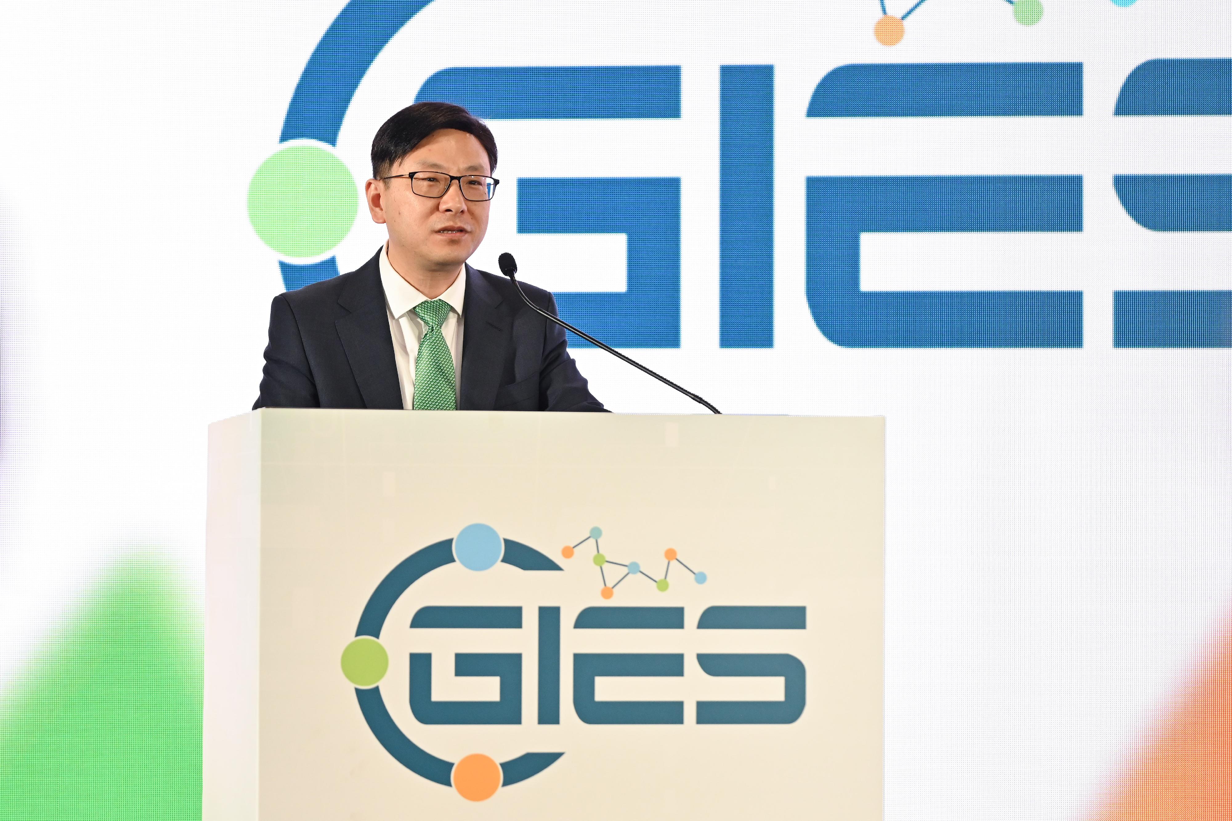 The Secretary for Labour and Welfare, Mr Chris Sun, today (November 23) officiated at the opening ceremony of the Gerontech and Innovation Expo cum Summit 2023 co-hosted by the Government and the Hong Kong Council of Social Service. Photo shows Mr Sun delivering his opening remarks.