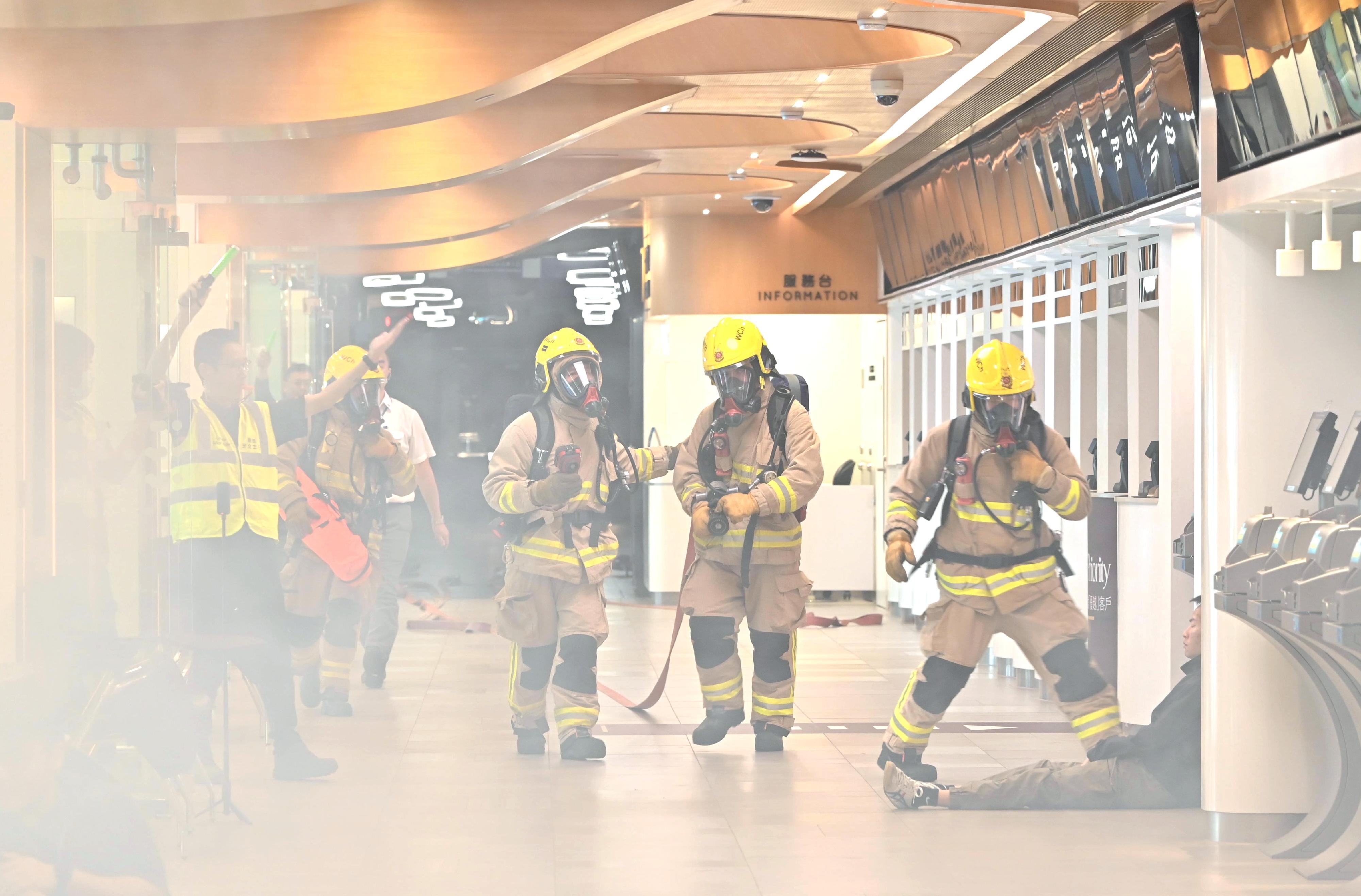 Police Hong Kong Island Regional Headquarters conducted an inter-departmental major incident exercise codenamed "BROKENPIN" with the Fire Services Department (FSD), Hospital Authority, Hong Kong Jockey Club, St. John Ambulance Brigade and Hong Kong Association for Conflict and Catastrophe Medicine at Happy Valley Racecourse this afternoon (November 23). Picture shows FSD personnel fighting fire.