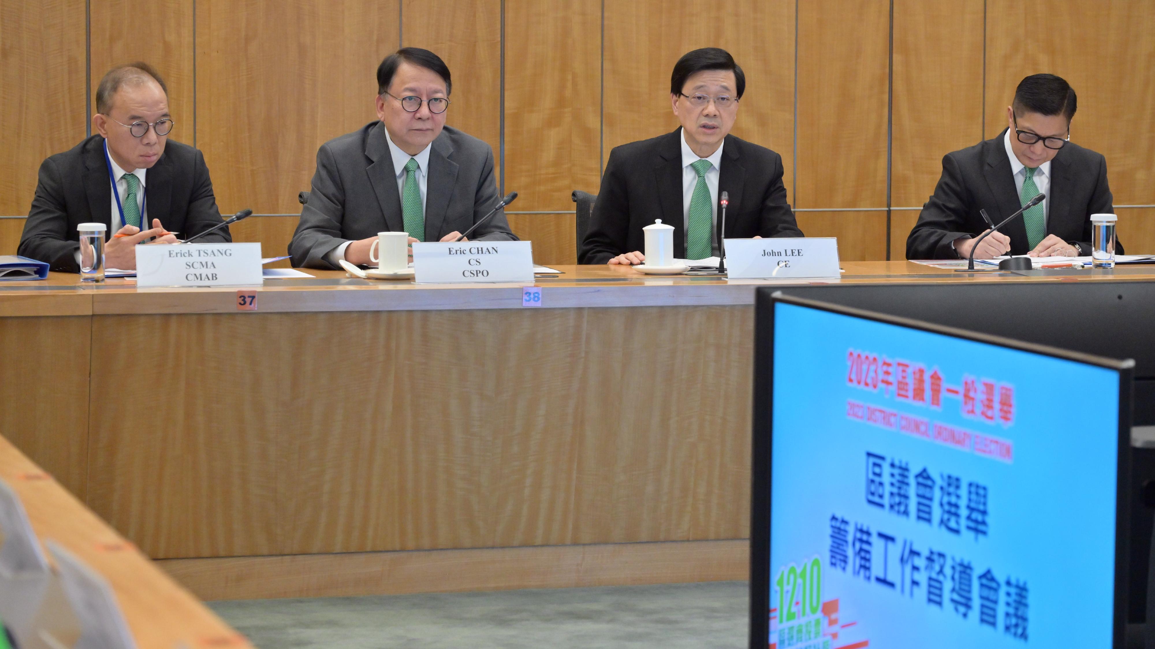 The Chief Executive, Mr John Lee (second right), convened the cross-bureau and interdepartmental steering meeting on the preparatory work for the District Council Ordinary Election today (November 23). The Chief Secretary for Administration, Mr Chan Kwok-ki (second left), the Secretary for Constitutional and Mainland Affairs, Mr Erick Tsang Kwok-wai (first left), and the Secretary for Security, Mr Tang Ping-keung (first right), reported to the Chief Executive their progress and coordination work regarding the preparatory work for the election.