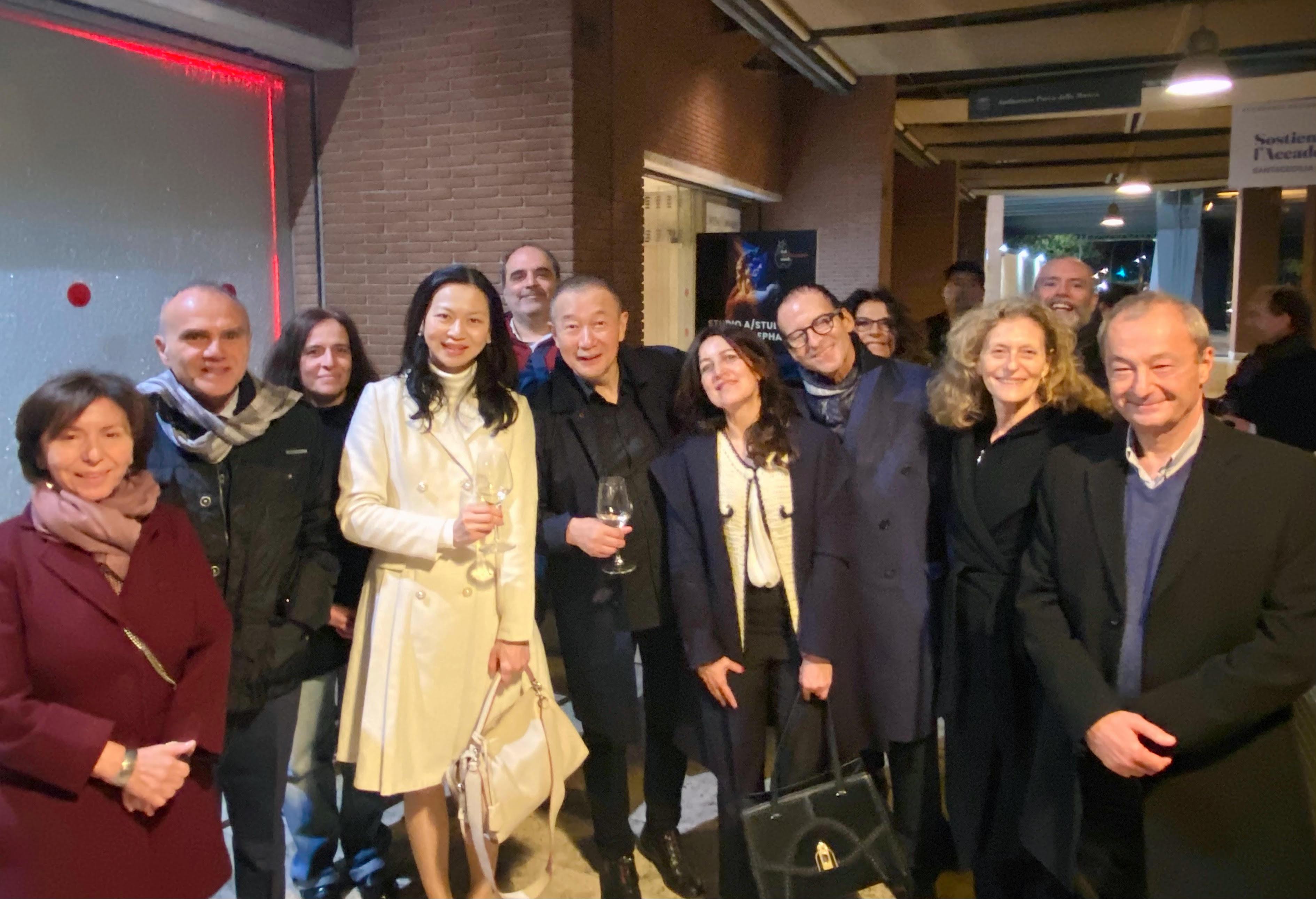 The Hong Kong Economic and Trade Office, Brussels hosted a networking session after internationally renowned composer and conductor Tan Dun performed "Buddha Passion" in Rome, Italy on November 23. Deputy Representative of the HKETO, Brussels, Miss Fiona Li (front row, third left) brought the guests invited from the art, academic and business circles in Italy to meet with Tan Dun (front row, fourth left).