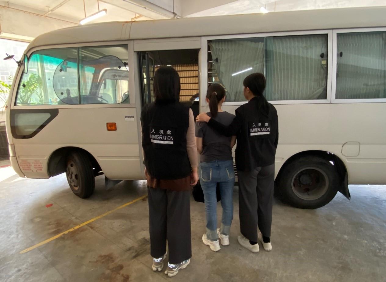 The Immigration Department mounted a series of territory-wide anti-illegal worker operations codenamed "Twilight" and joint operations with the Hong Kong Police Force codenamed "Champion" and "Windsand", for three consecutive days from November 21 to yesterday (November 23). Photo shows suspected illegal worker arrested during an operation.

