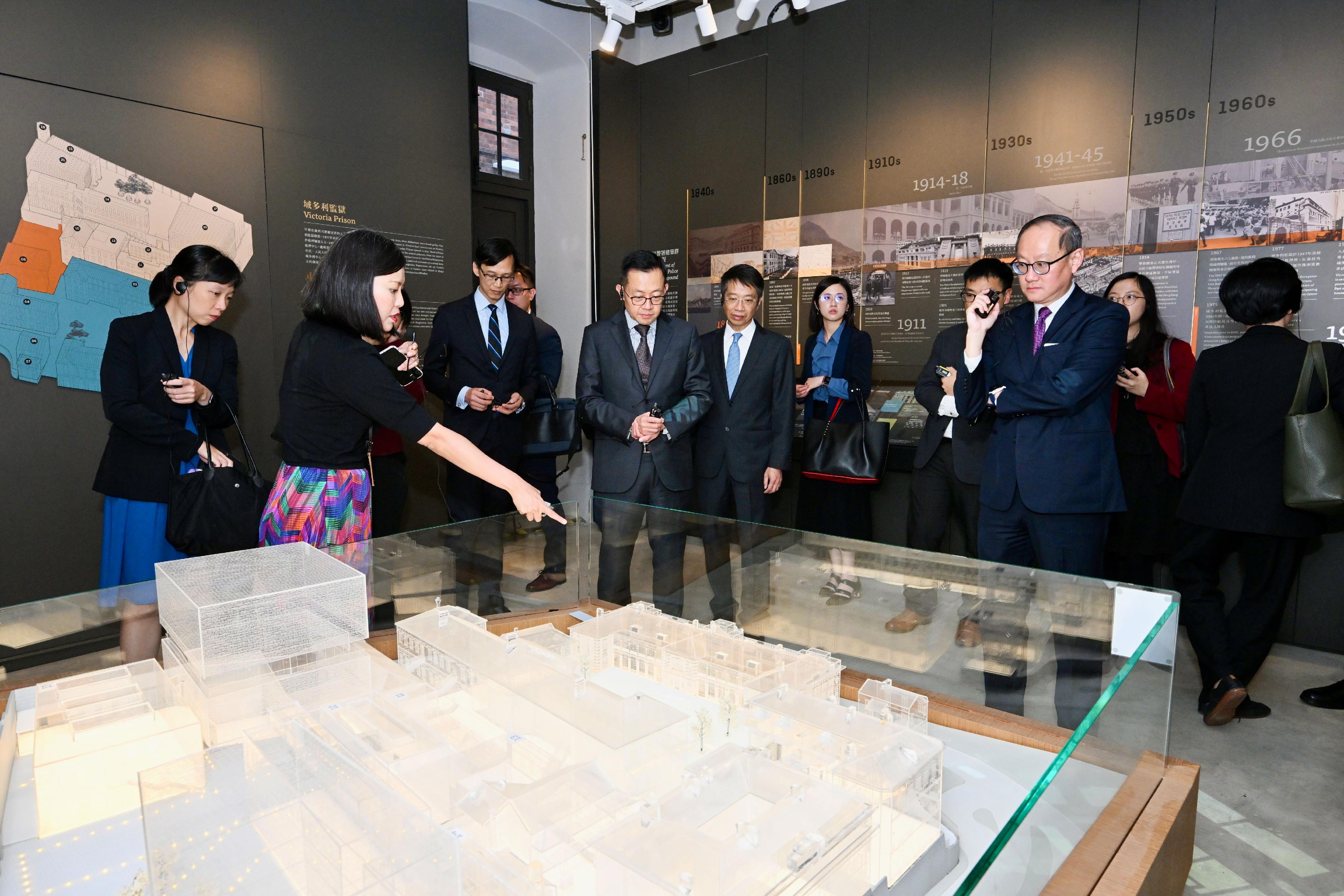 The 7th Singapore-Hong Kong Permanent Secretaries Exchange Programme was held in Hong Kong for two consecutive days starting yesterday (November 23). The delegation led by the Head of Civil Service of Singapore, Mr Leo Yip (fourth left), visited Tai Kwun to learn about the heritage conservation efforts yesterday afternoon. Photo shows the delegation receiving a briefing on the Tai Kwun compound. Looking on is the Permanent Secretary for the Civil Service, Mr Clement Leung (fifth left).