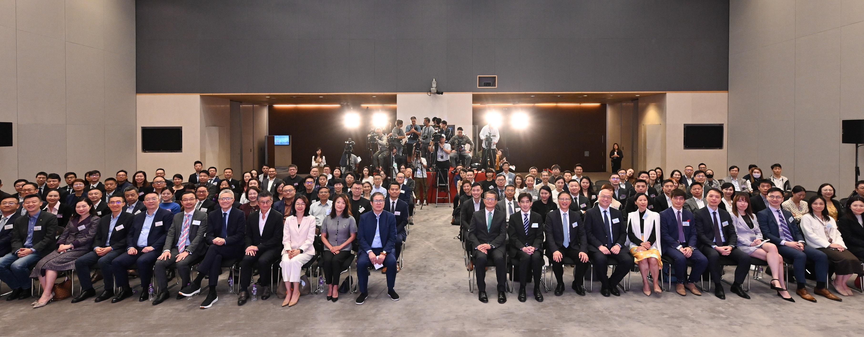 The Financial Secretary, Mr Paul Chan, attended the Plaques Unveiling Ceremony for the Establishment of AstraZeneca R&D Centre and iCampus in Hong Kong today (November 24). Photo shows Mr Chan (first row, 11th right); the Executive Vice President, International and China President of AstraZeneca, Mr Leon Wang (first row, 11th left); the Director-General of the Office for Attracting Strategic Enterprises, Mr Philip Yung (first row, 10th right), and other guests at the ceremony.