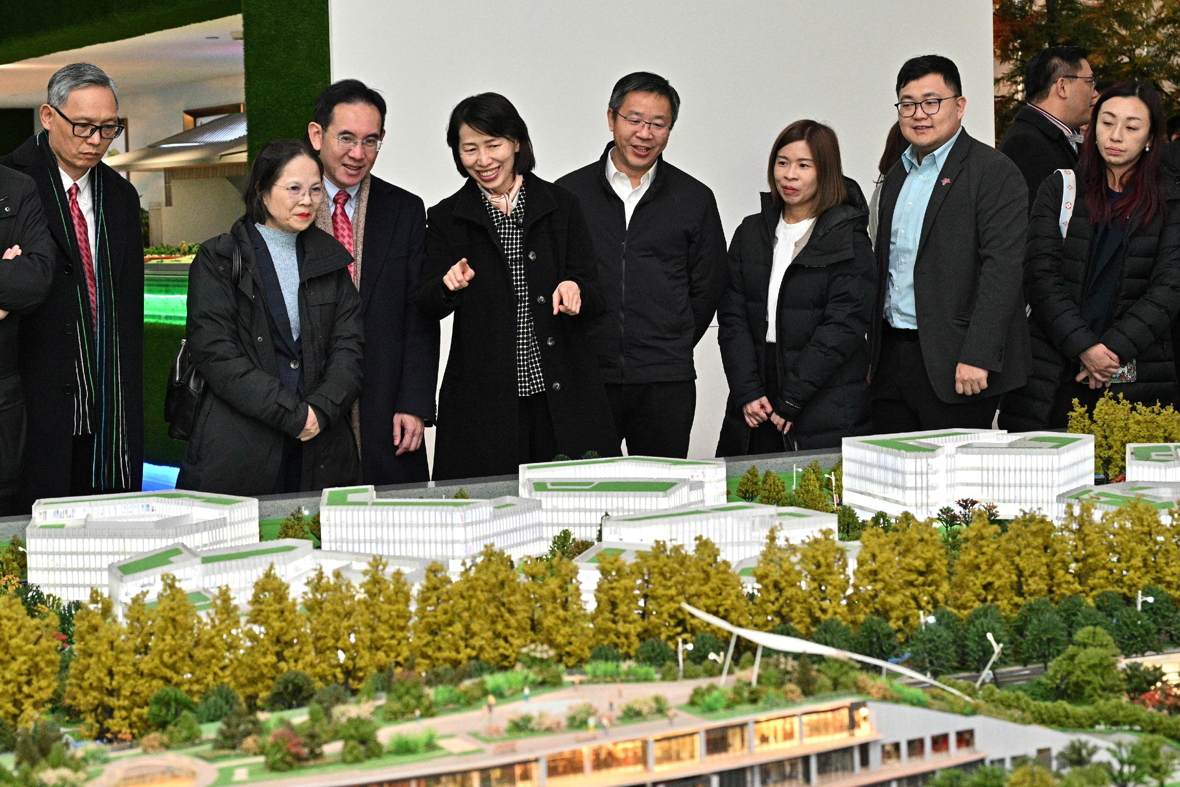 The delegation of politically appointed officials on a national studies programme and duty visit led by the Director of the Chief Executive's Office, Ms Carol Yip (fourth left), today (November 24) visited an eco-tech island project in Nanjing.