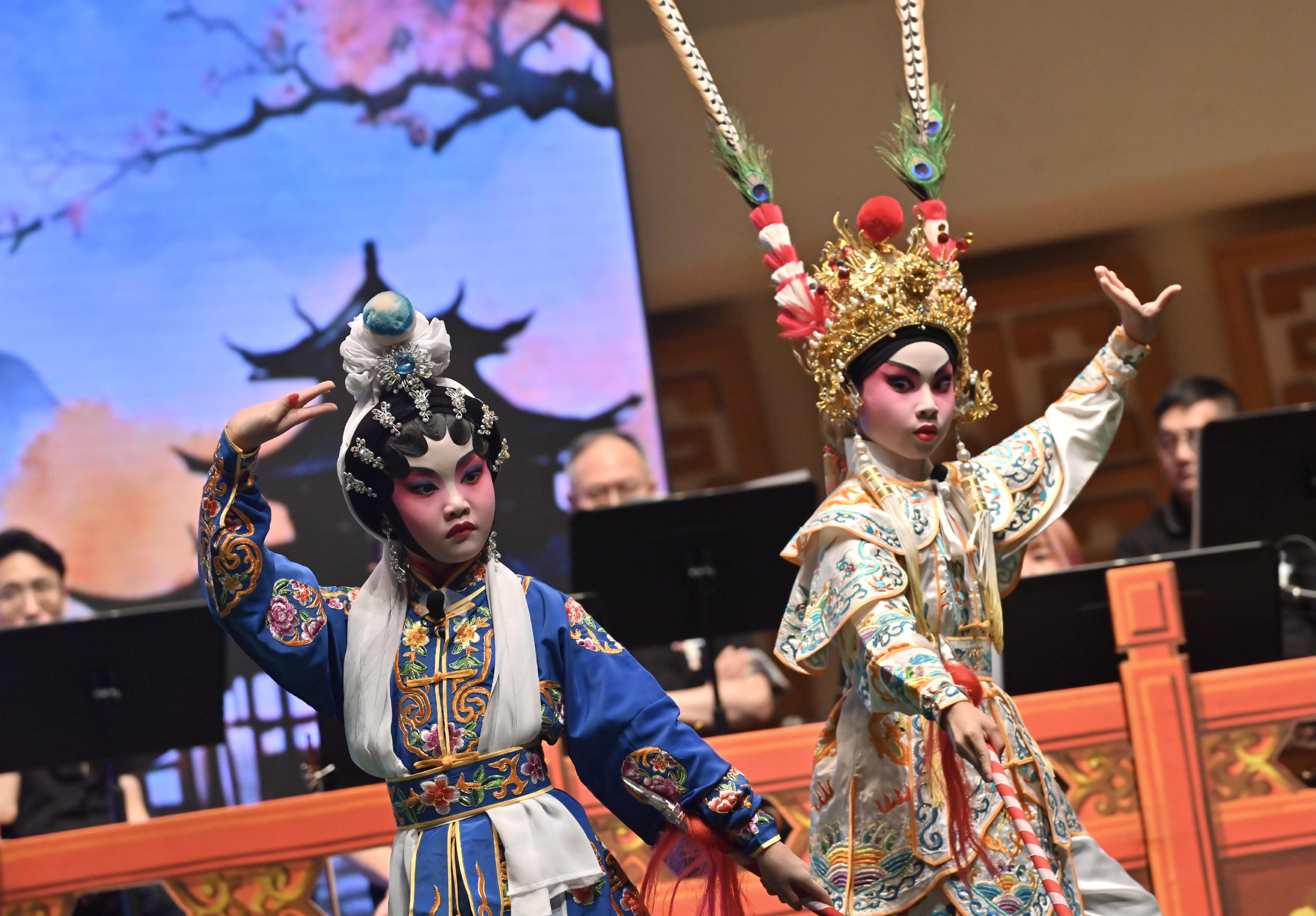 The annual Cantonese Opera Day, presented by the Leisure and Cultural Services Department, was held this afternoon (November 26). Photo shows young Cantonese opera talents performing onstage in the "Cantonese Opera Excerpts" performance.