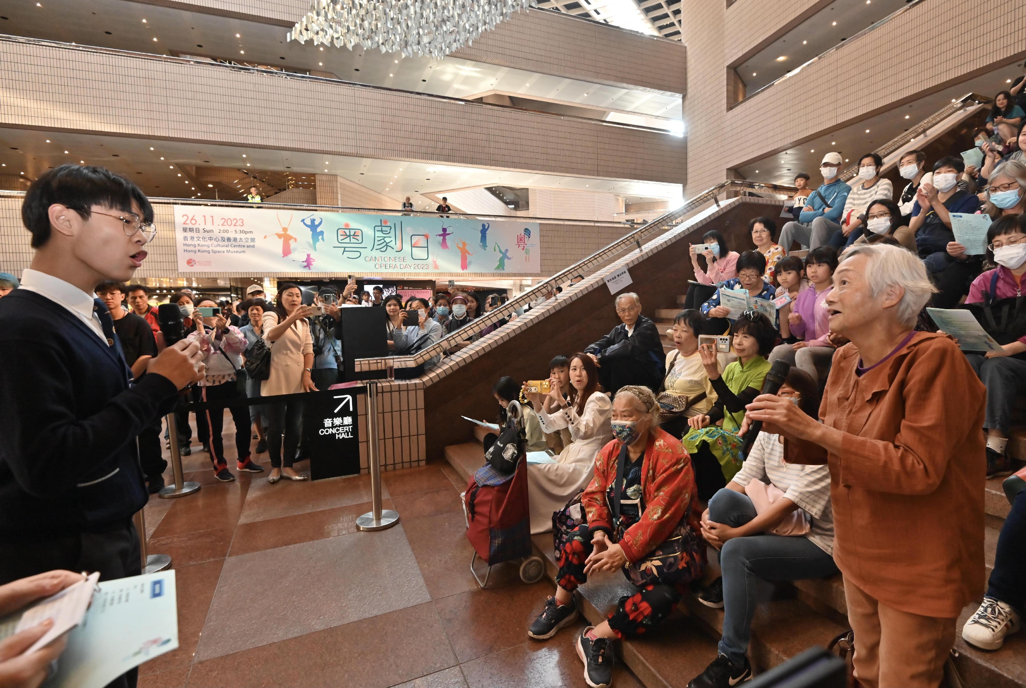 The annual Cantonese Opera Day, presented by the Leisure and Cultural Services Department, was held this afternoon (November 26). Photo shows visitors taking part in the activity of Cantonese Opera Day at the Hong Kong Cultural Centre.