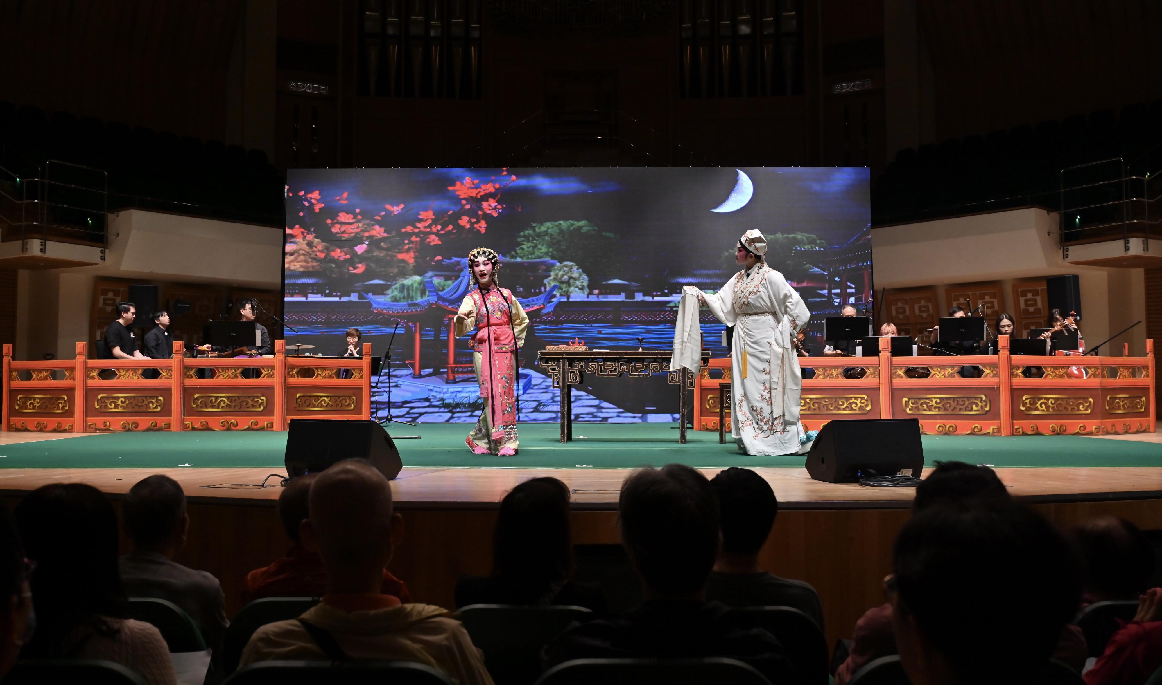 The annual Cantonese Opera Day, presented by the Leisure and Cultural Services Department, was held this afternoon (November 26). Photo shows young Cantonese opera talents performing onstage in the "Cantonese Opera Excerpts" performance.