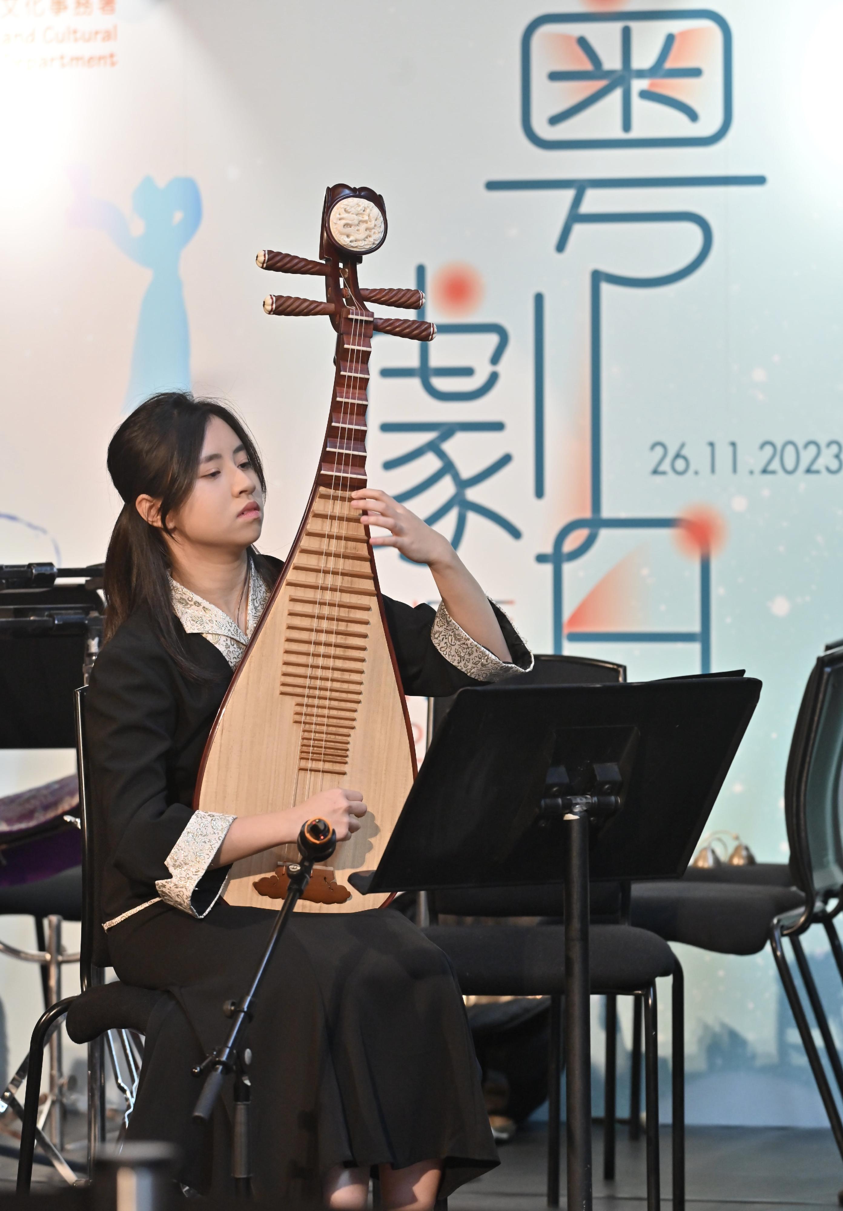 The annual Cantonese Opera Day, presented by the Leisure and Cultural Services Department, was held this afternoon (November 26). Photo shows a member of Hong Kong Youth Chinese Orchestra of the Music Office in a live performance. 