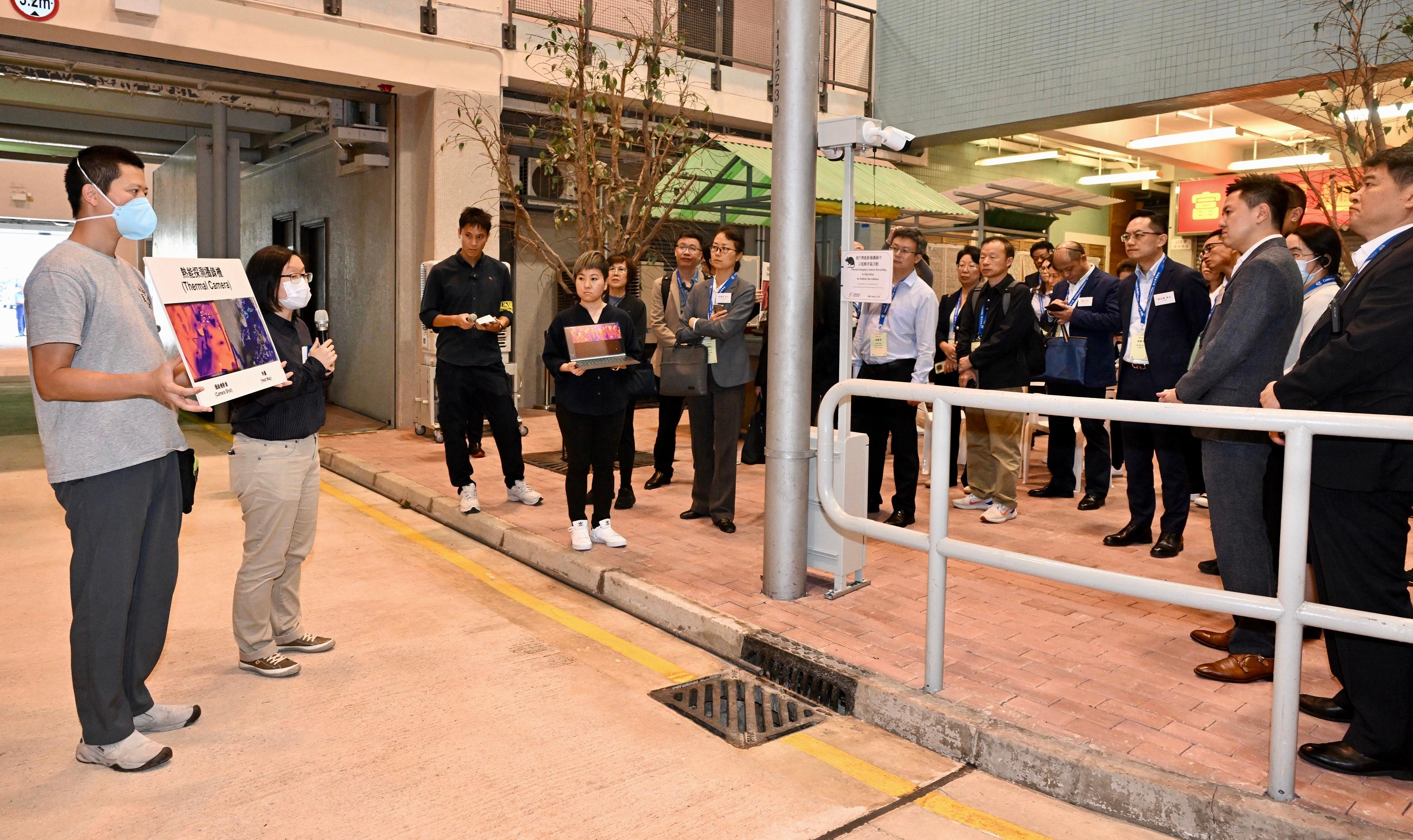 The Centre for Health Protection of the Department of Health, in collaboration with other government departments, today (November 27) held a public health exercise code-named "Prehnite" to test their preparedness in handling an imported case of plague. Photo shows officers of the Food and Environmental Hygiene Department explaining the use of thermal cameras in the prevention and control of rodents.