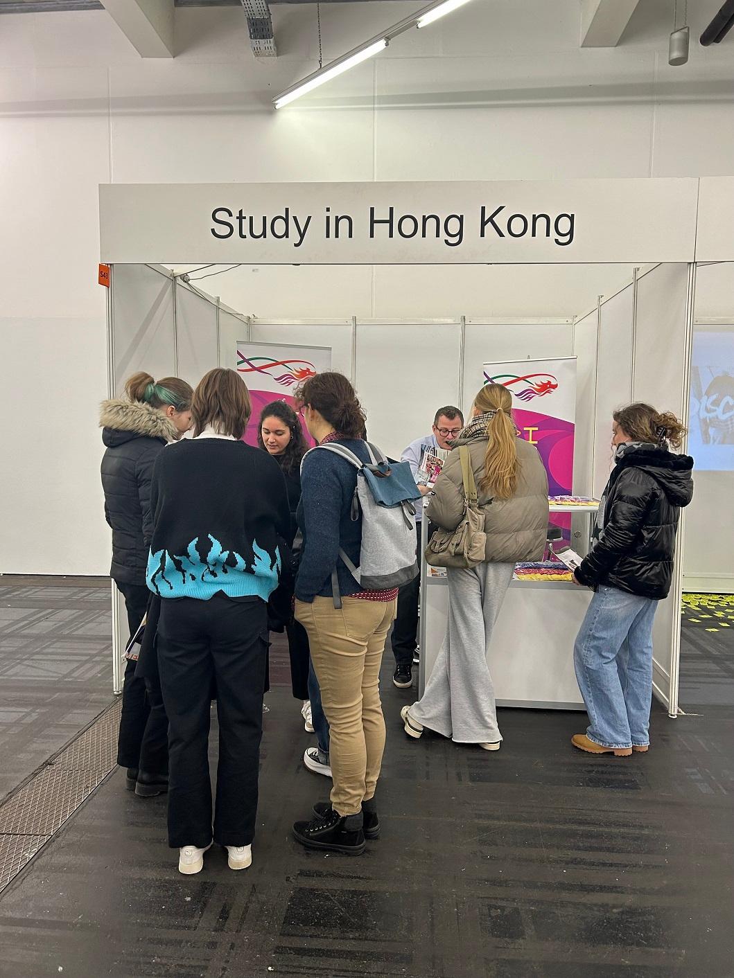The Hong Kong Economic and Trade Office, Berlin hosted a booth at the German education fair Einstieg in Munich, Berlin, on November 24 to 25 (Munich time) to inform over 7 000 participants from Germany about the exciting study opportunities that Hong Kong has to offer.