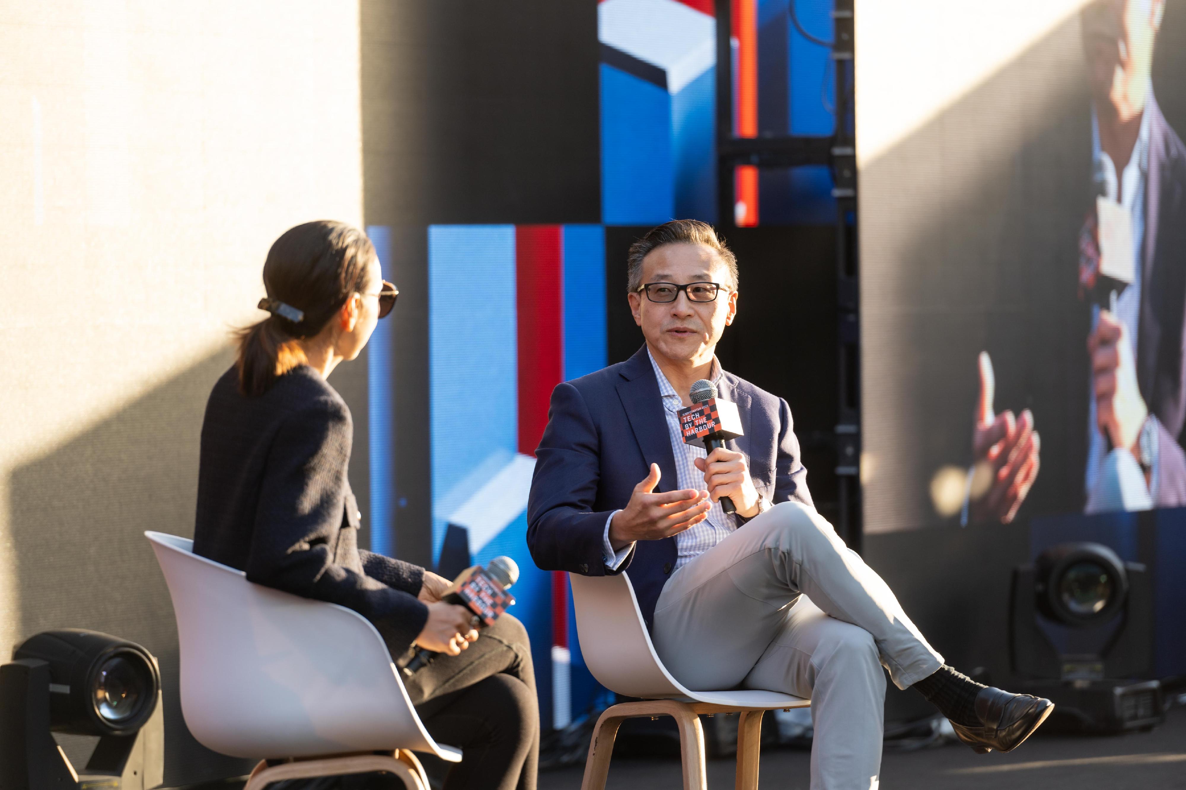 Photo shows the Chairman of Alibaba Group and the Chairman of Alibaba Entrepreneurs Fund, Mr Joe Tsai (right), sharing his thoughts at JUMPSTARTER 2023 Tech by The Harbour.