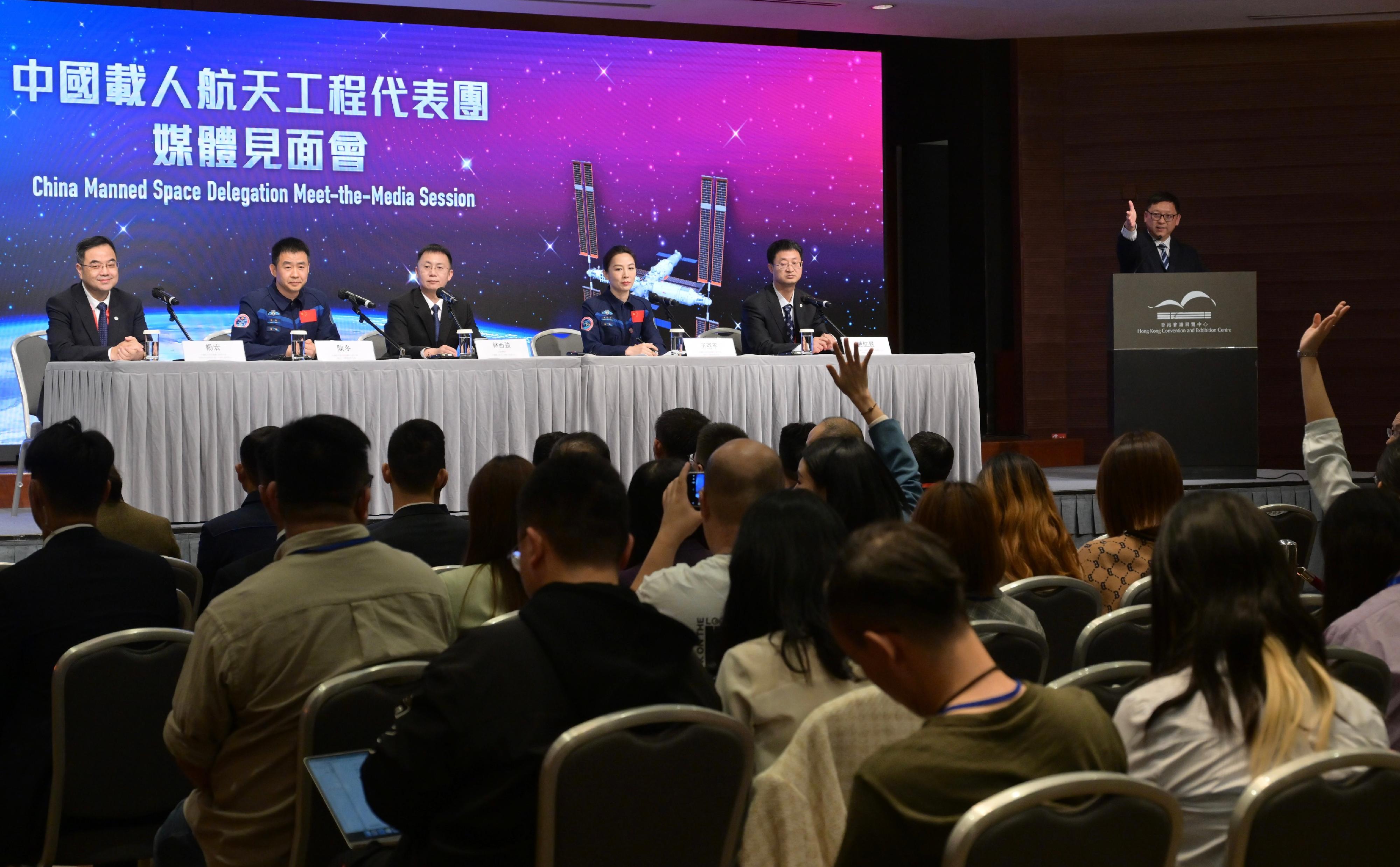 A China Manned Space delegation arrived in Hong Kong today (November 28) for a four-day visit. Photo shows the leader of the delegation and the Deputy Director General of the China Manned Space Agency, Mr Lin Xiqiang (third left), together with members of the delegation, at the meet-the media session.