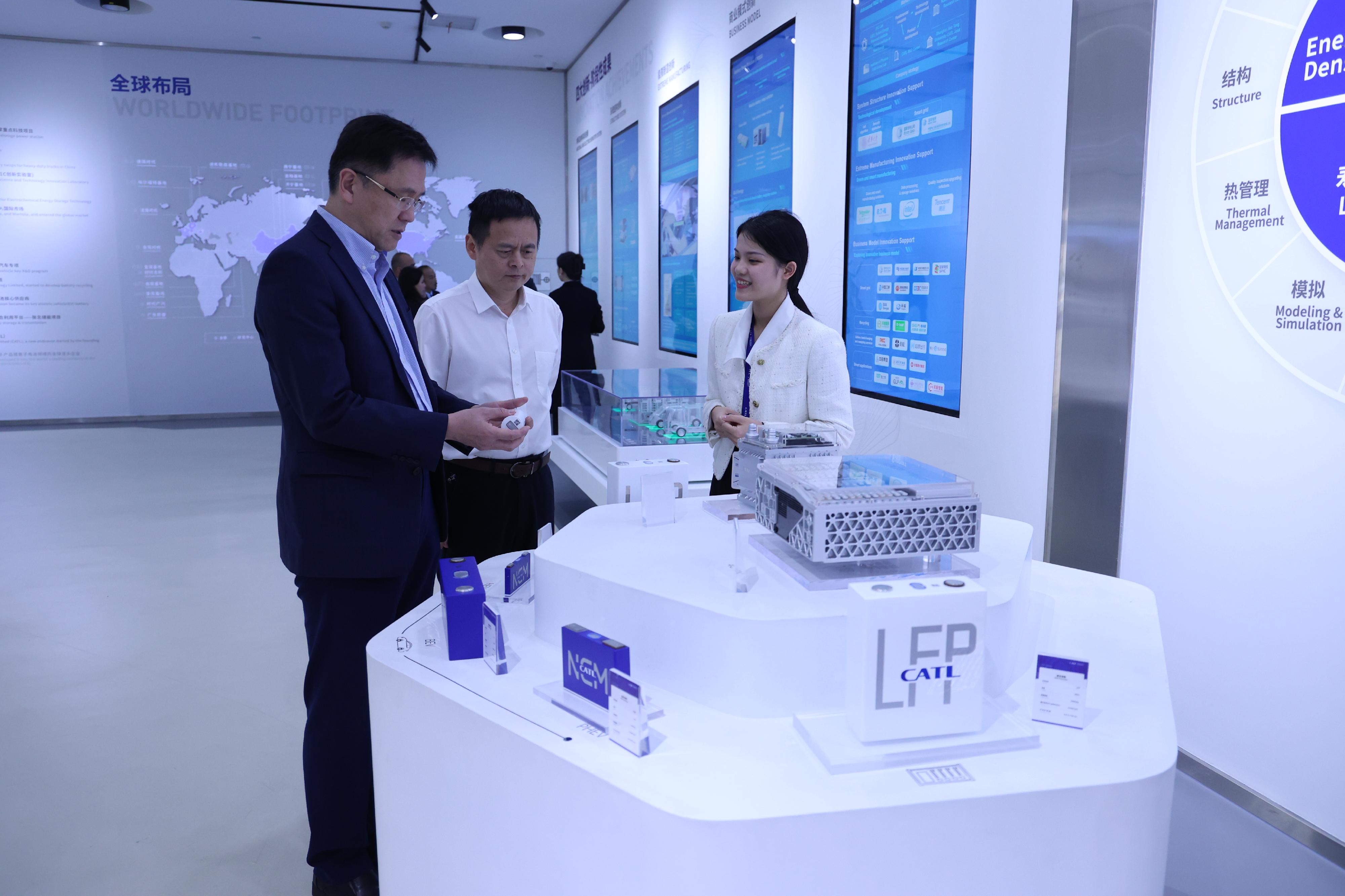 The Secretary for Innovation, Technology and Industry, Professor Sun Dong today (November 28) visits the base of Contemporary Amperex Technology Co Limited (CATL). Picture shows Professor Sun (first left), being briefed by the Chairman of the Supervisory Board and the Ecological Development Committee of CATL, Mr Wu Yingming (second left), on the enterprise’s operation.