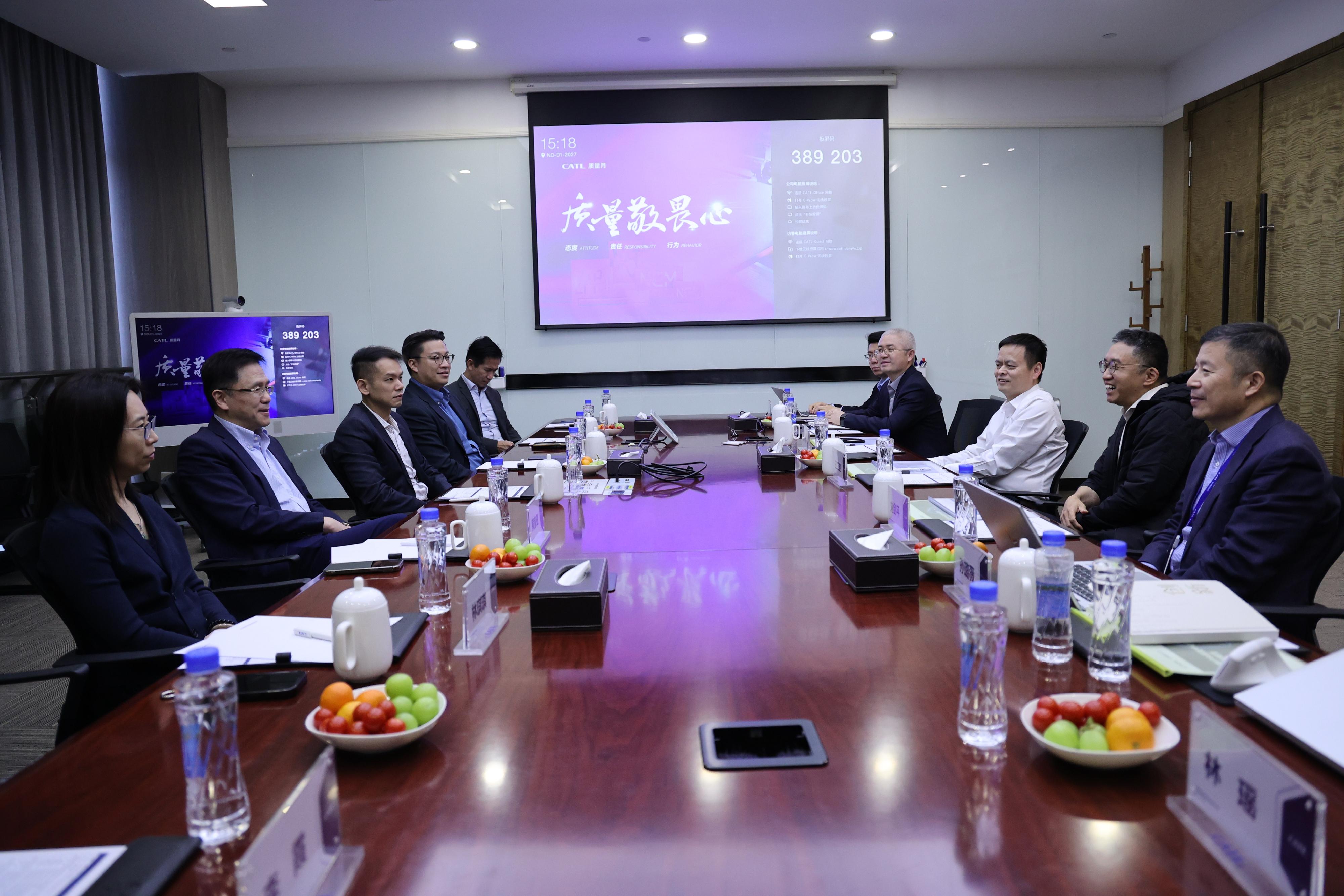 The Secretary for Innovation, Technology and Industry, Professor Sun Dong (second left) today (November 28) meets with the Chief Investment Officer of Contemporary Amperex Technology Co Limited (CATL), Mr Wang Hongbo (second right); the Chairman of the Supervisory Board and the Ecological Development Committee of CATL, Mr Wu Yingming (third right), and other senior executives of CATL to exchange views on the enterprise's direction and strategies to launch its business in Hong Kong.
