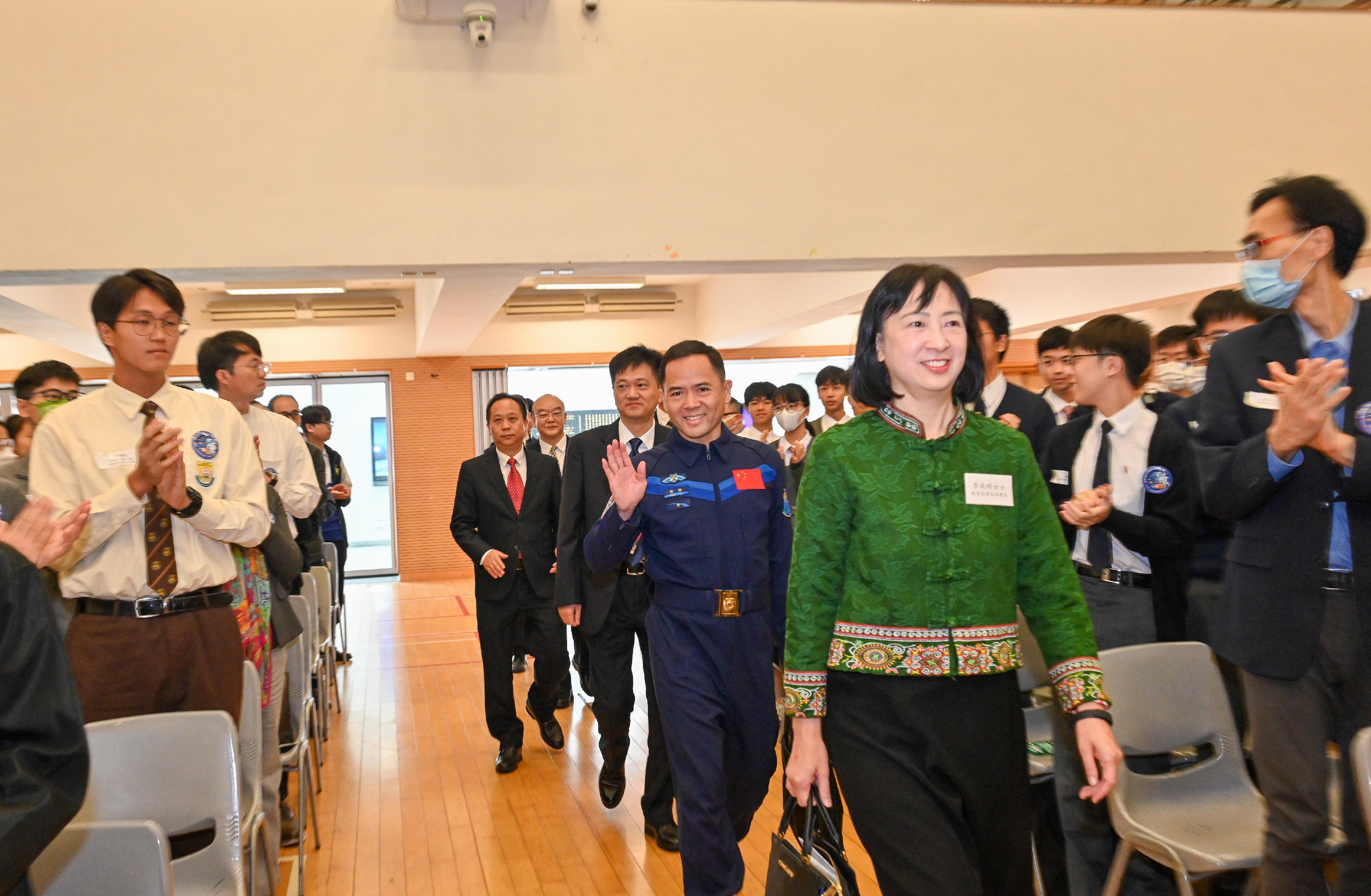 The China Manned Space delegation continued their visit in Hong Kong today (November 29). Photo shows (from third right) the Permanent Secretary for Education, Ms Michelle Li; Shenzhou-15 astronaut Mr Zhang Lu, together with the delegation members, attending a dialogue session with students at Hong Kong Baptist University Affiliated School Wong Kam Fai Secondary and Primary School (Secondary Division).



