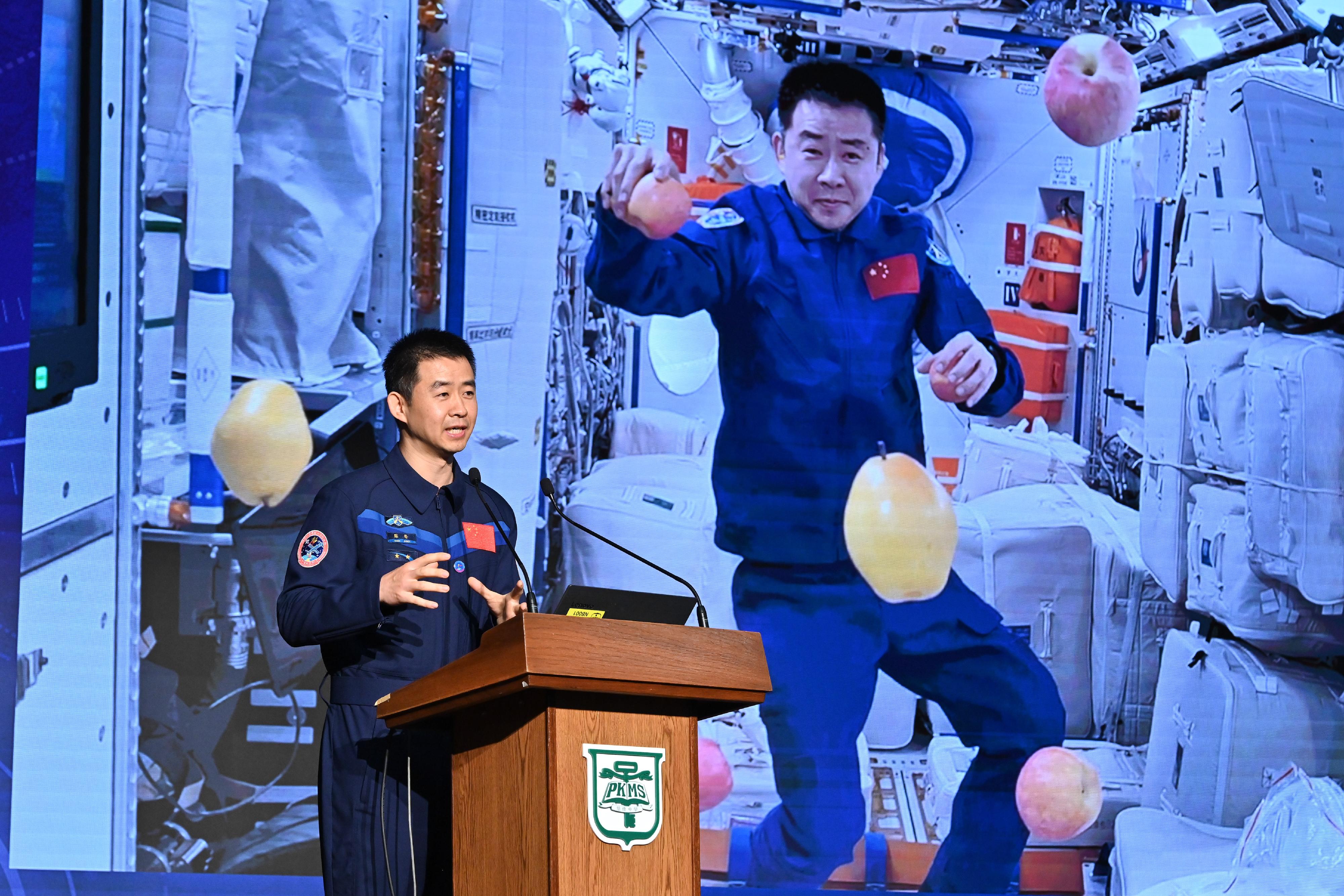 The China Manned Space delegation continued their visit in Hong Kong today (November 29). Photo shows Shenzhou-14 mission commander Mr Chen Dong attending a dialogue session with students at Pui Kiu Middle School.