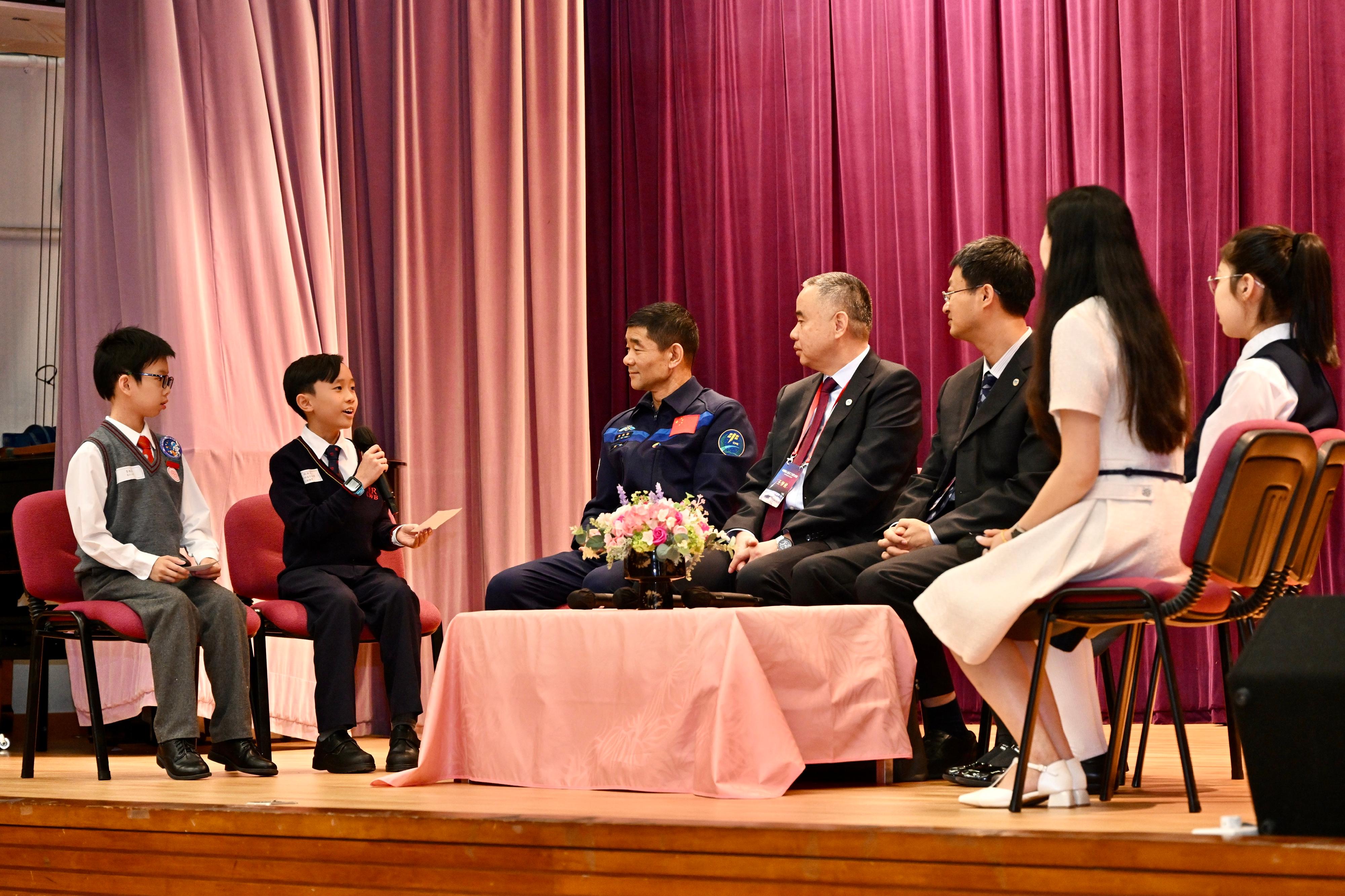 The China Manned Space delegation continued their visit in Hong Kong today (November 29). Photo shows (from third left) Shenzhou-12 astronaut Mr Liu Boming, and delegation members Mr Wang Xuewu and Mr Zhong Hongen, attending a dialogue session with students at Ma Tau Chung Government Primary School (Hung Hom Bay).
