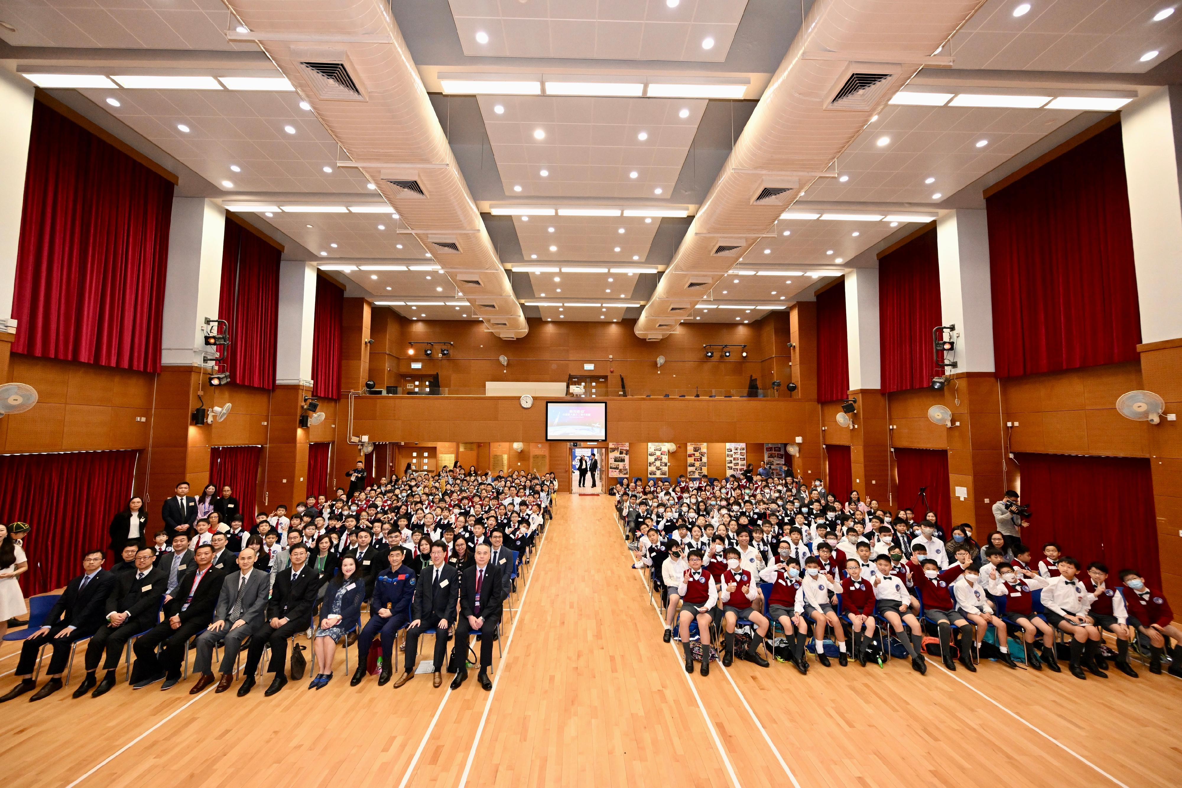 The China Manned Space delegation continued their visit in Hong Kong today (November 29). Photo shows delegation member Mr Zhong Hongen (first row, fifth left); Shenzhou-12 astronaut Mr Liu Boming (first row, seventh left) and delegation member Mr Wang Xuewu (first row, ninth left) attending a dialogue session with students at Ma Tau Chung Government Primary School (Hung Hom Bay).