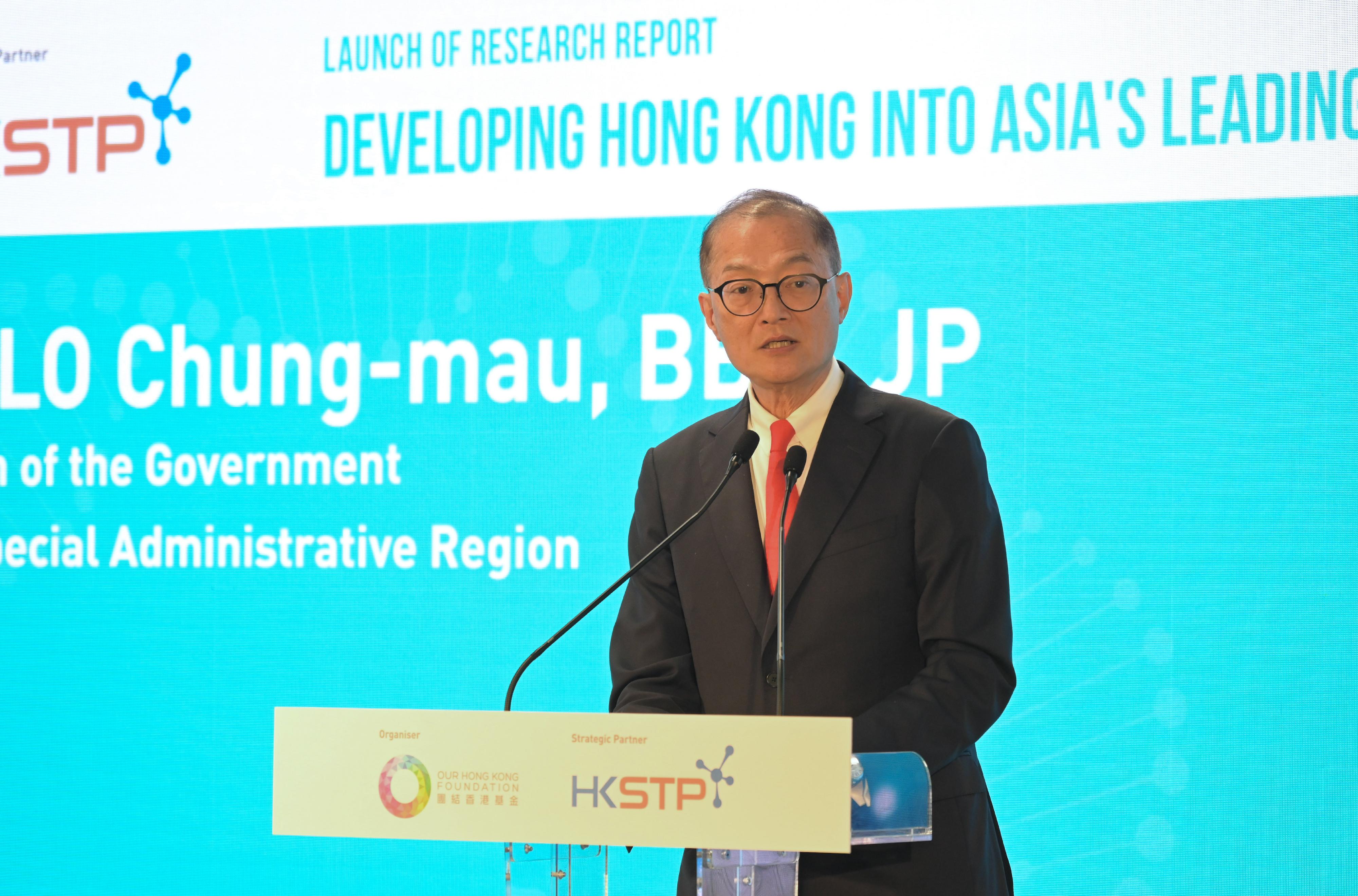 The Secretary for Health, Professor Lo Chung-mau, delivers a speech at the Our Hong Kong Foundation and Hong Kong Science and Technology Parks Corporation Joint BioTech Research Report Launch on“Developing Hong Kong into Asia's Leading Clinical Innovation Hub” today (November 30).
