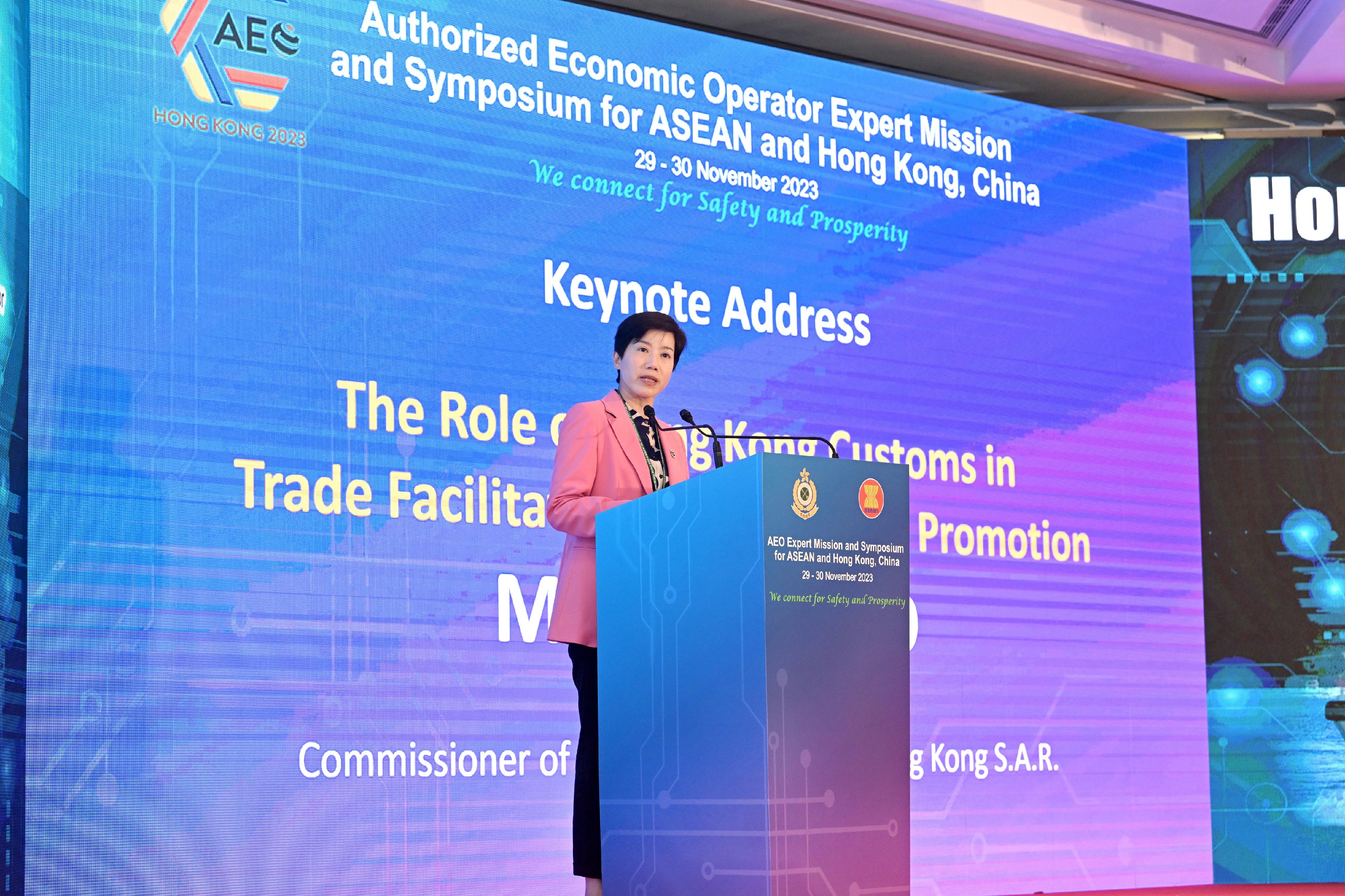 The Commissioner of Customs and Excise, Ms Louise Ho, today (November 30) delivers a keynote address at the AEO Symposium for ASEAN and Hong Kong, China.