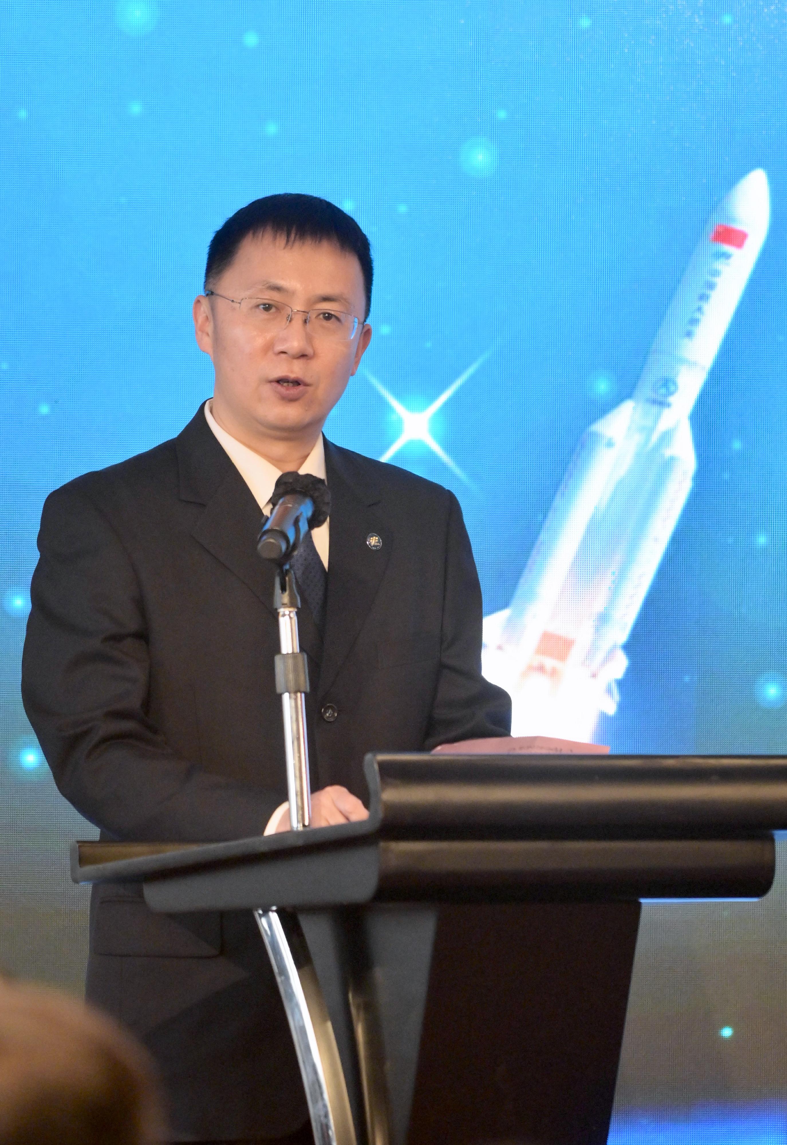The China Manned Space delegation continued their visit to Hong Kong today (November 30) and attended a luncheon hosted by the Innovation, Technology and Industry Bureau to meet with the innovation and technology tertiary education sectors and exchange views. Photo shows the leader of the delegation and Deputy Director General of the China Manned Space Agency, Mr Lin Xiqiang, speaking at the luncheon.