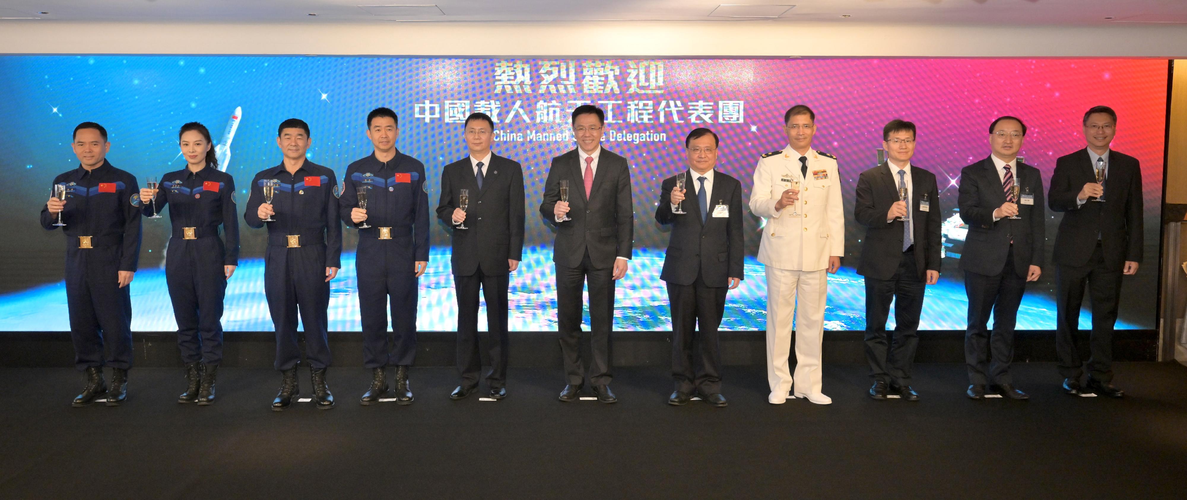 The China Manned Space delegation continued their visit to Hong Kong today (November 30) and attended a luncheon hosted by the Innovation, Technology and Industry Bureau to meet with the innovation and technology tertiary education sectors and exchange views. Photo shows (from left) Shenzhou-15 astronaut Mr Zhang Lu; Shenzhou-13 astronaut Ms Wang Yaping; Shenzhou-12 astronaut Mr Liu Boming; Shenzhou-14 mission commander Mr Chen Dong; the leader of the delegation and Deputy Director General of the China Manned Space Agency, Mr Lin Xiqiang; the Secretary for Innovation, Technology and Industry, Professor Sun Dong; Deputy Commissioner of the Office of the Commissioner of the Ministry of Foreign Affairs of the People's Republic of China in the Hong Kong Special Administrative Region (HKSAR) Mr Fang Jianming; Deputy Commander of the Chinese People's Liberation Army Hong Kong Garrison Navy Rear Admiral Tan Zhiwei; the Director-General of the Department of Educational, Scientific and Technological Affairs of the Liaison Office of the Central People's Government in the HKSAR, Dr Wang Weiming; the Director-General of the Department of Youth Affairs of the Liaison Office of the Central People's Government in the HKSAR, Mr Zhang Zhihua; the Permanent Secretary for Innovation, Technology and Industry, Mr Eddie Mak, officiating at the toasting ceremony. 
