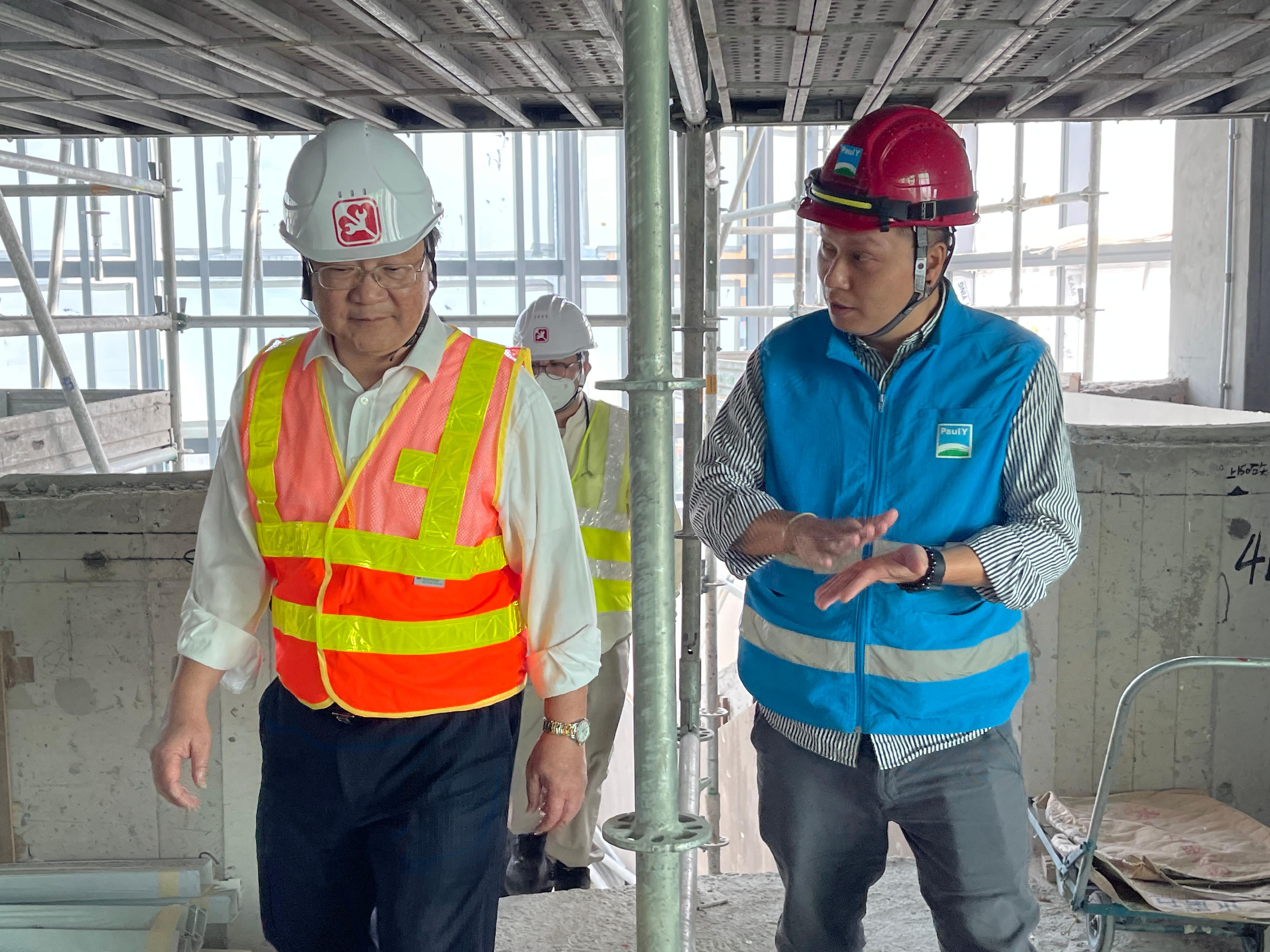 The works departments carried out surprise inspections in the past week, targeting high-risk processes in public works sites, in particular lifting operation and work at height to curb unsafe practices. The Director of Electrical and Mechanical Services, Mr Eric Pang (left), was inspecting a site of the public works under his charge. 