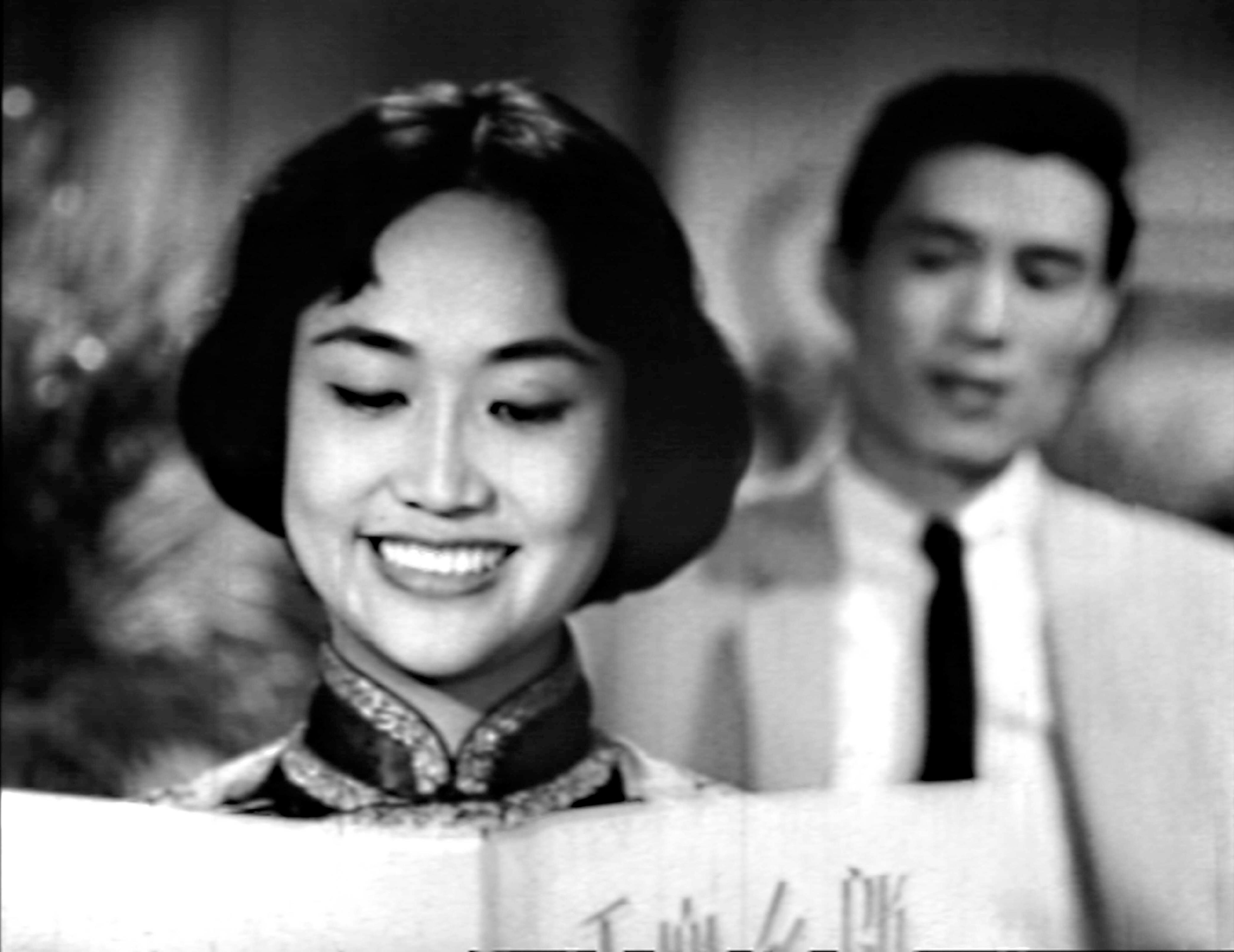 The Hong Kong Film Archive of the Leisure and Cultural Services Department will present the programme "Where Peach Blossoms Bloom" in the "Morning Matinee" from January to April next year. Fifteen cinematic classics produced by Tao Yuen Motion Picture Development Company will be screened for audiences to revisit the great works from Tao Yuen in the 1950s and the 1960s. Photo shows a film still of "The Girl with a Thousand Faces" (1959).
