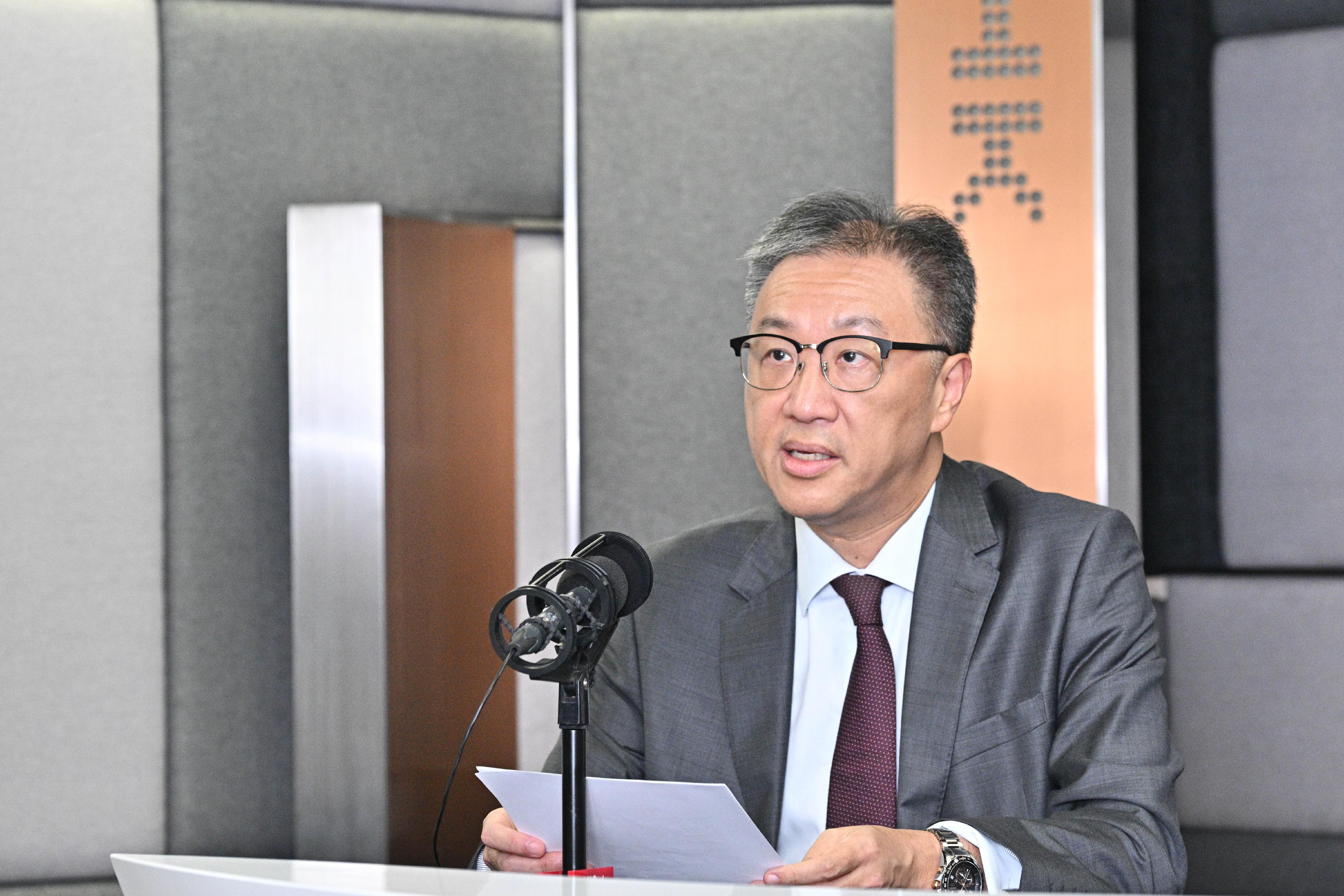 选举管理委员会主席陆启康法官今日（十二月二日）发表《香港家书》。
