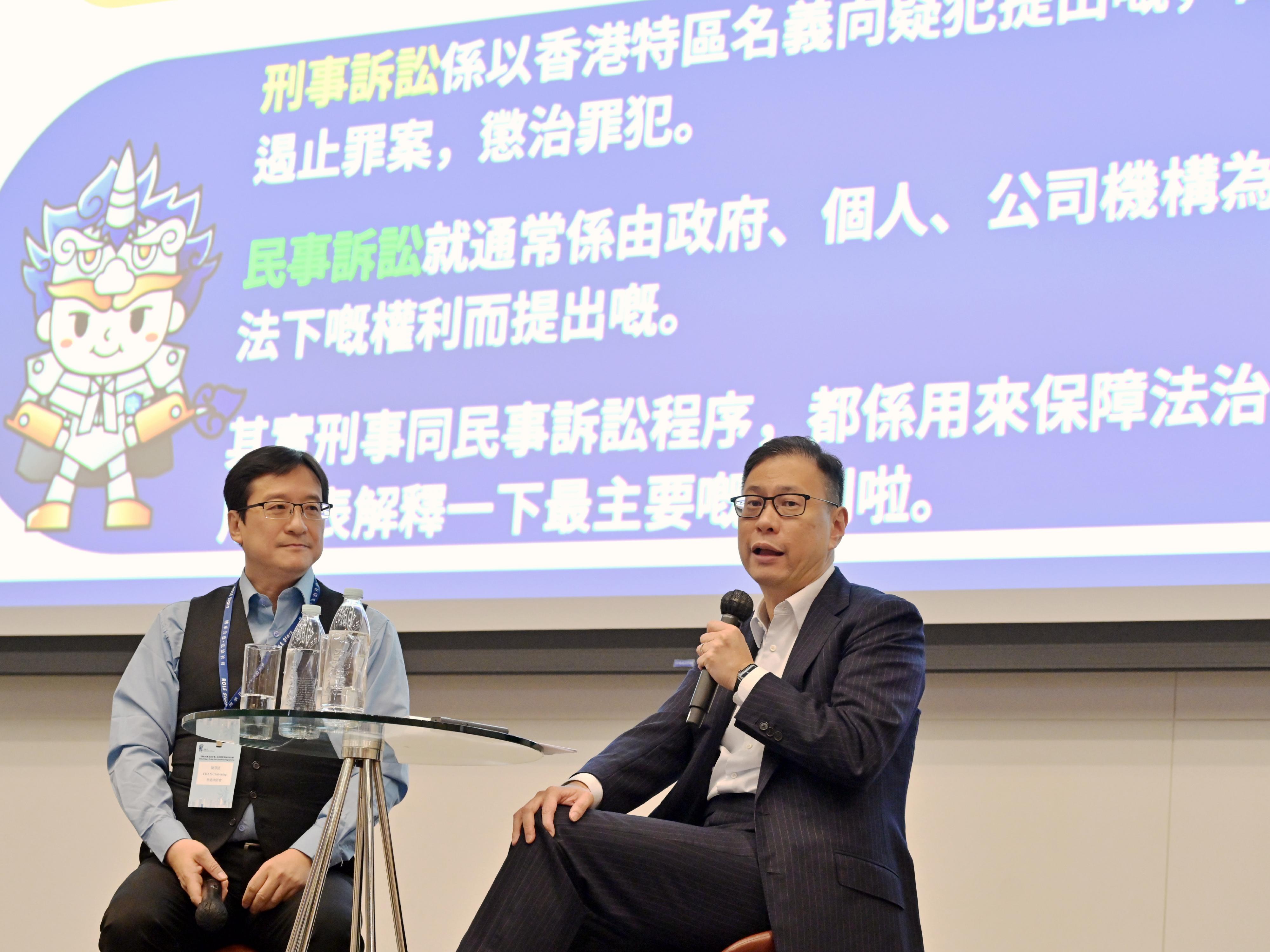 香港大律師公會主席杜淦堃資深大律師（右）和香港律師會會長陳澤銘（左）擔任導師授課，分享他們的專業見解及實踐經驗。