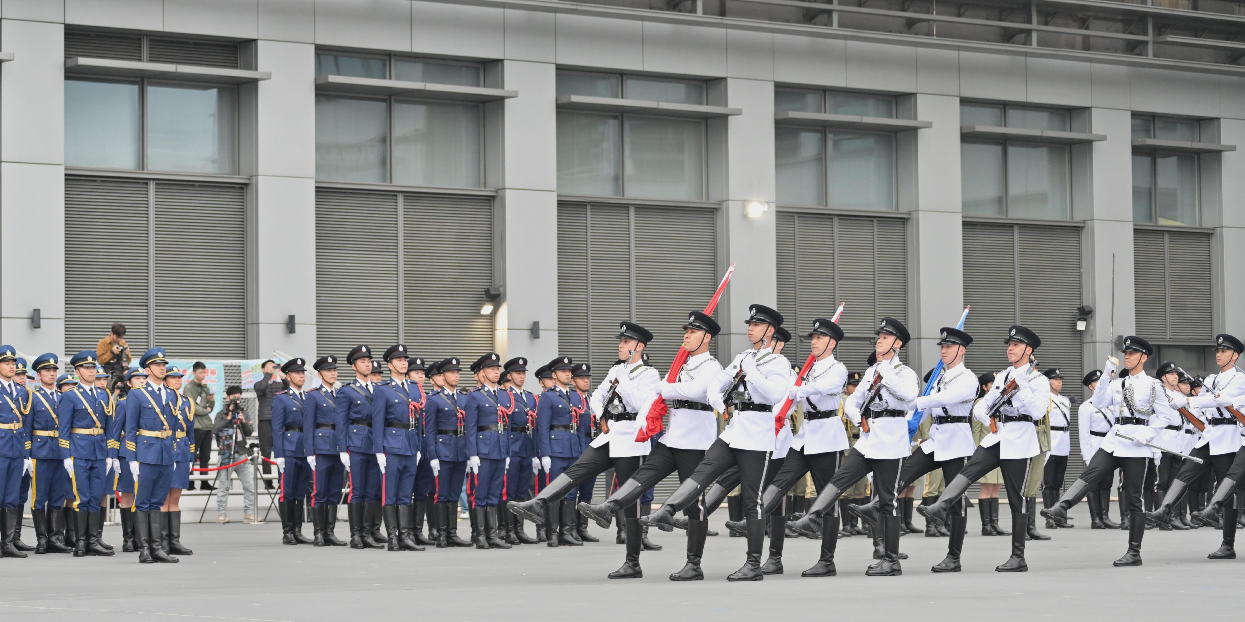 The Security Bureau today (December 4) held the Constitution Day Flag Raising Ceremony. Photo shows the disciplined services ceremonial guard and the flag party marching into the venue with Chinese-style foot drill and conducting the flag-raising ceremony.
