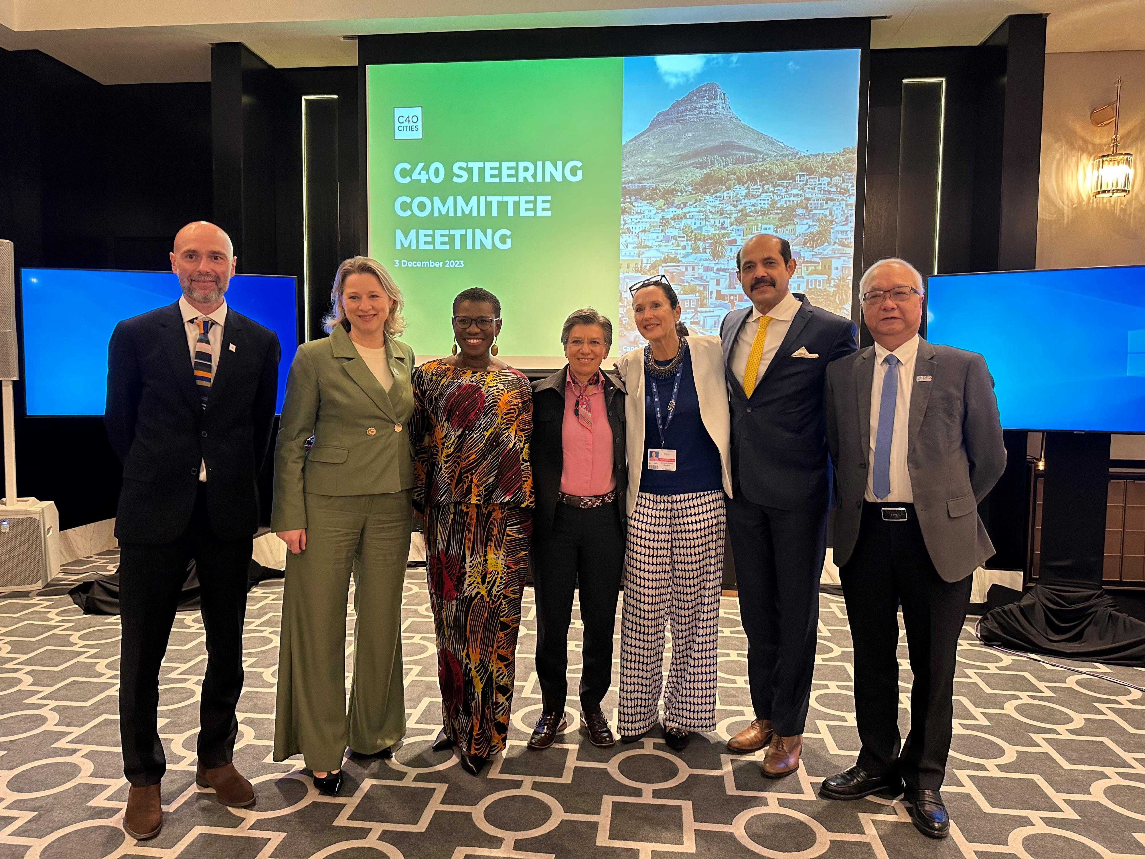 The Secretary for Environment and Ecology, Mr Tse Chin-wan, attended the C40 Cities Climate Leadership Group's Steering Committee meeting on December 3 (Dubai time) in Dubai, the United Arab Emirates. Photo shows Mr Tse (first right) and other members.