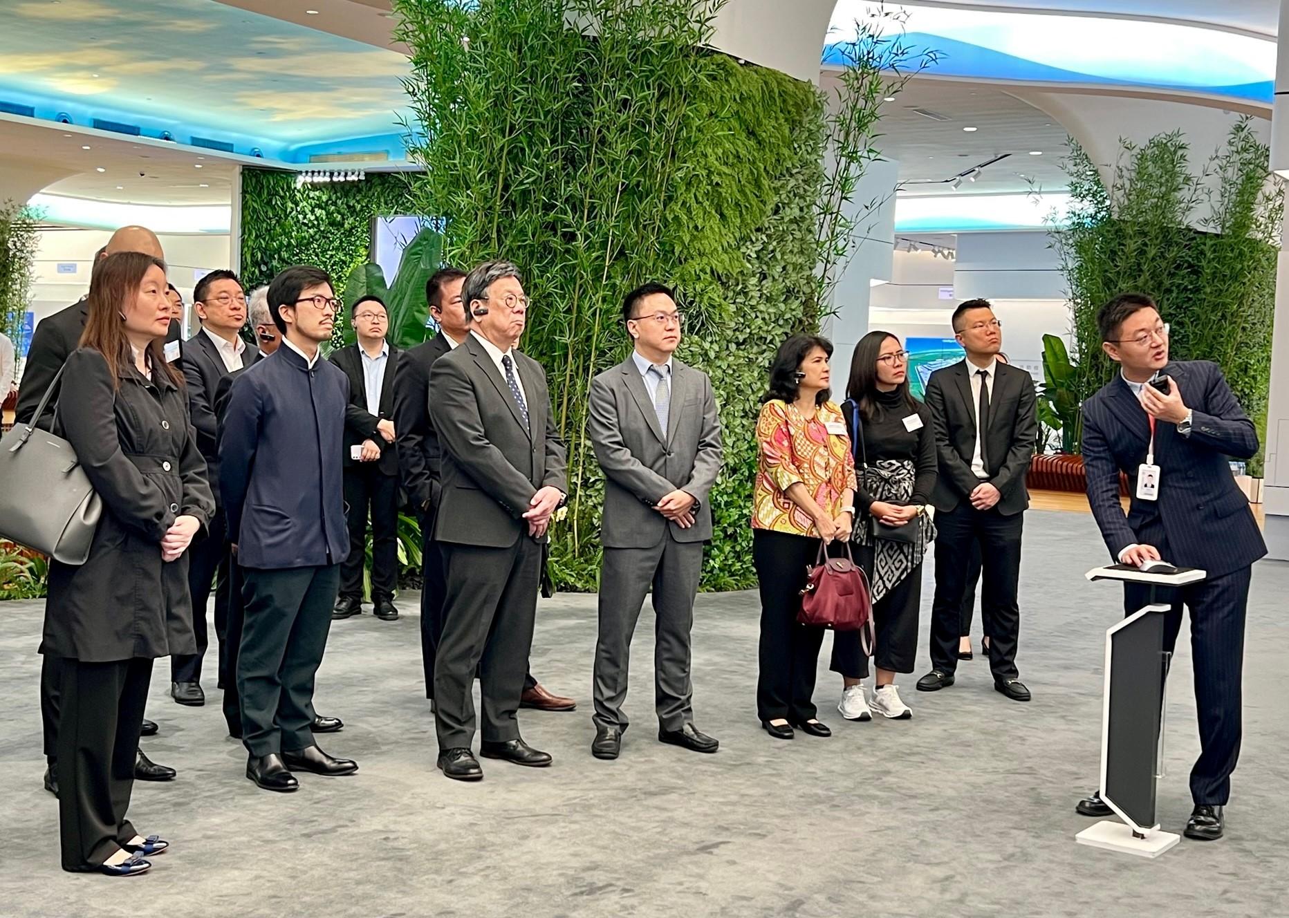 The business delegation of enterprises of Belt and Road countries operating in Hong Kong, led by the Secretary for Commerce and Economic Development, Mr Algernon Yau, continued the visit to the Guangdong-Hong Kong-Macao Greater Bay Area today (December 5). Photo shows Mr Yau (front row, third left) and delegates visiting the Huawei Headquarters in Shenzhen and being briefed by a representative of Huawei Technologies Co Ltd on the company's latest developments. Looking on is the Commissioner for Belt and Road, Mr Nicholas Ho (front row, second left), and the Director of the Hong Kong Economic and Trade Office in Guangdong, Miss Linda So (front row, first left).