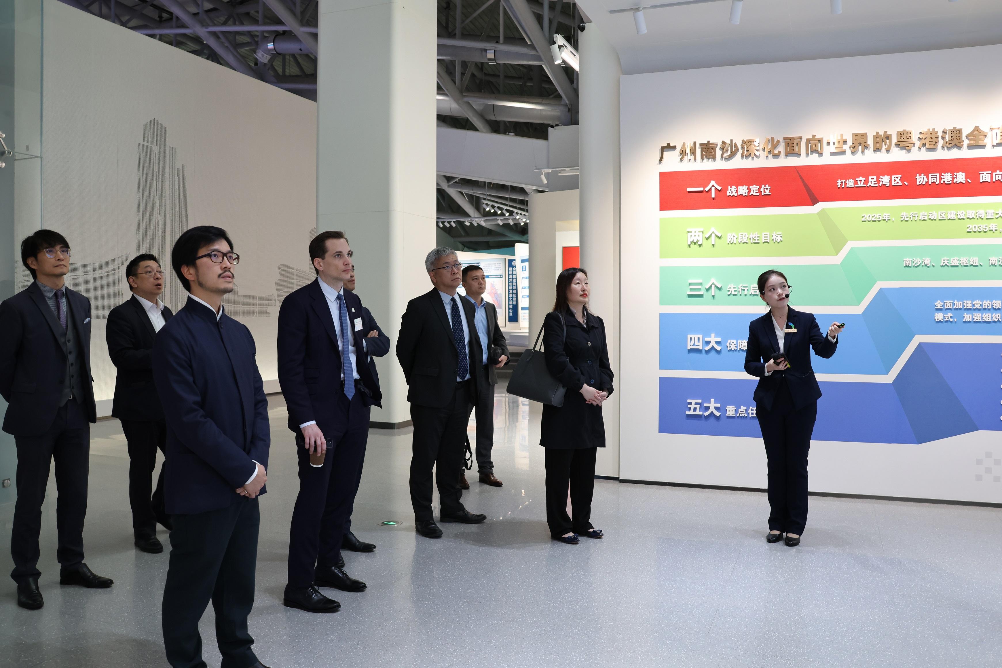 The business delegation of enterprises of Belt and Road countries operating in Hong Kong, led by the Secretary for Commerce and Economic Development, Mr Algernon Yau, continued the visit to the Guangdong-Hong Kong-Macao Greater Bay Area today (December 5). The delegation visited the Nansha Planning Exhibition Hall in Nansha District, Guangzhou. Photo shows the Commissioner for Belt and Road, Mr Nicholas Ho (front row, first left), the Director of the Hong Kong Economic and Trade Office in Guangdong, Miss Linda So (front row, second right), and delegates being briefed by a representative of the exhibition hall about the district's development and achievements in recent years, as well as the blueprint for its future development.
