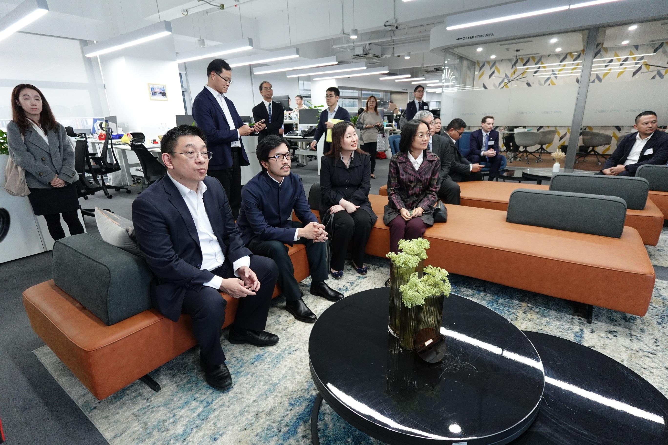 The business delegation of enterprises of Belt and Road countries operating in Hong Kong, led by the Secretary for Commerce and Economic Development, Mr Algernon Yau, continued the visit to the Guangdong-Hong Kong-Macao Greater Bay Area today (December 5). The delegation visited Pony.ai, an autonomous driving start-up in Nansha District, Guangzhou. Photo shows the Commissioner for Belt and Road, Mr Nicholas Ho (front row, second left), the Director of the Hong Kong Economic and Trade Office in Guangdong, Miss Linda So (front row, third left), and delegates being briefed by a representative of the company on its latest developments.