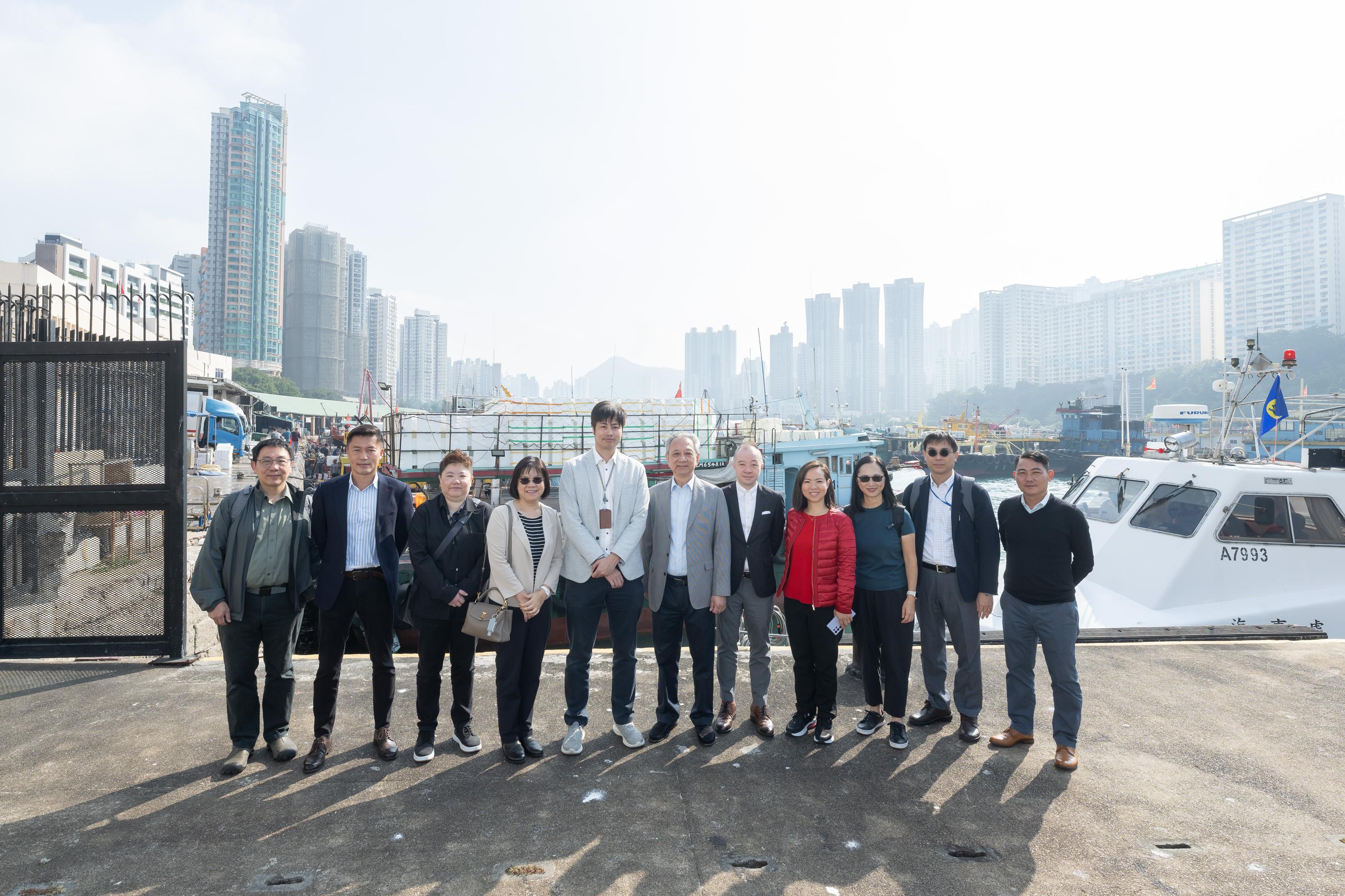 The Legislative Council (LegCo) Subcommittee to Study Matters Relating to Typhoon Shelters and Sheltered Anchorages conducts a site visit to the typhoon shelters at Aberdeen, Kwun Tong and Yau Ma Tei today (December 5). Photo shows the Chairman of the Subcommittee, Mr Steven Ho (fifth left), other LegCo Members and representatives of the Administration observing the Aberdeen Typhoon Shelters.