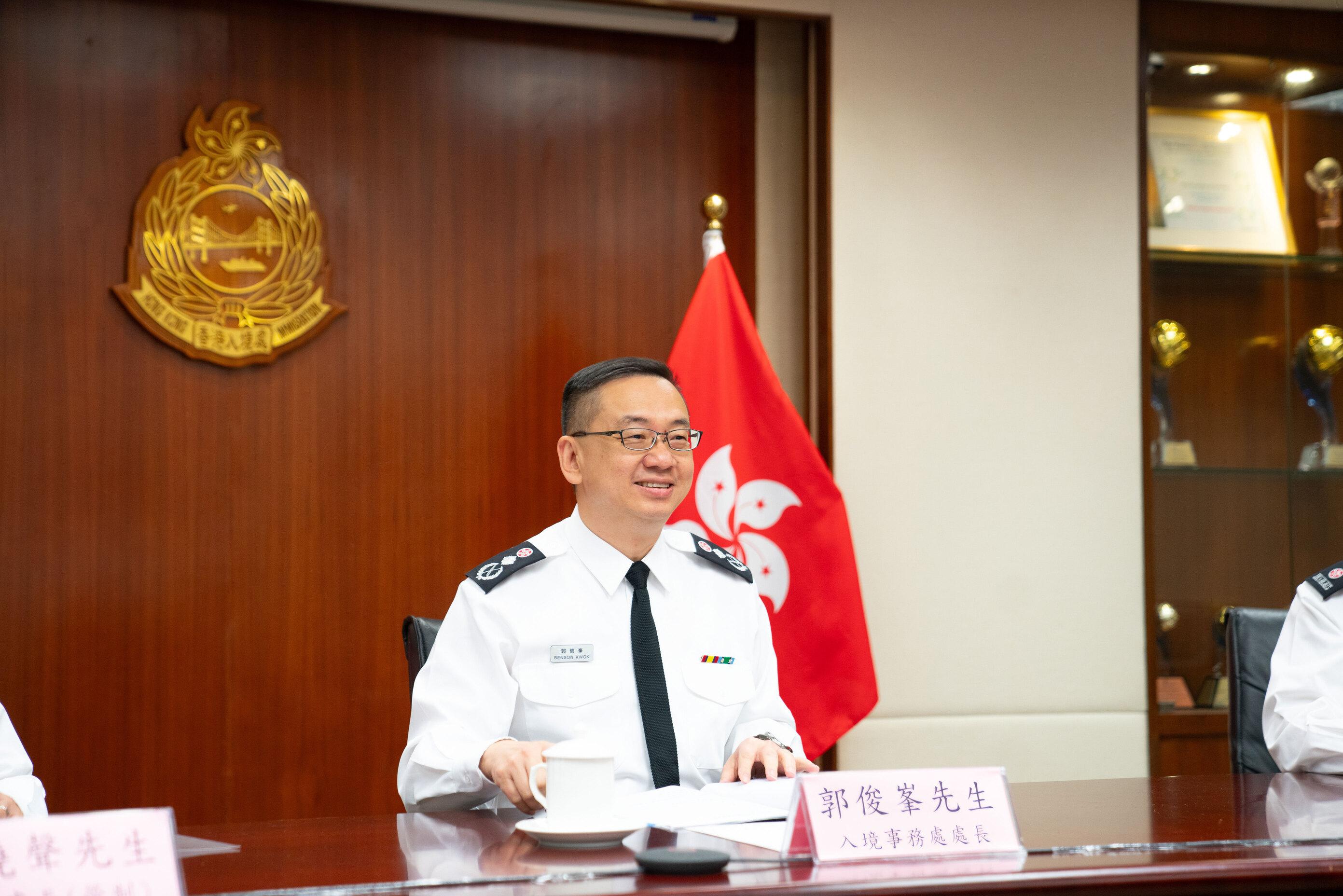 The Director of Immigration, Mr Benson Kwok (centre), held a video conference with the Commissioner of the Public Security Police Force of the Macao Special Administrative Region, Mr Ng Kam-wa, yesterday (December 5) to discuss the immigration arrangements on the polling day of the 2023 District Council Ordinary Election. Photo shows Mr Kwok speaking at the meeting.