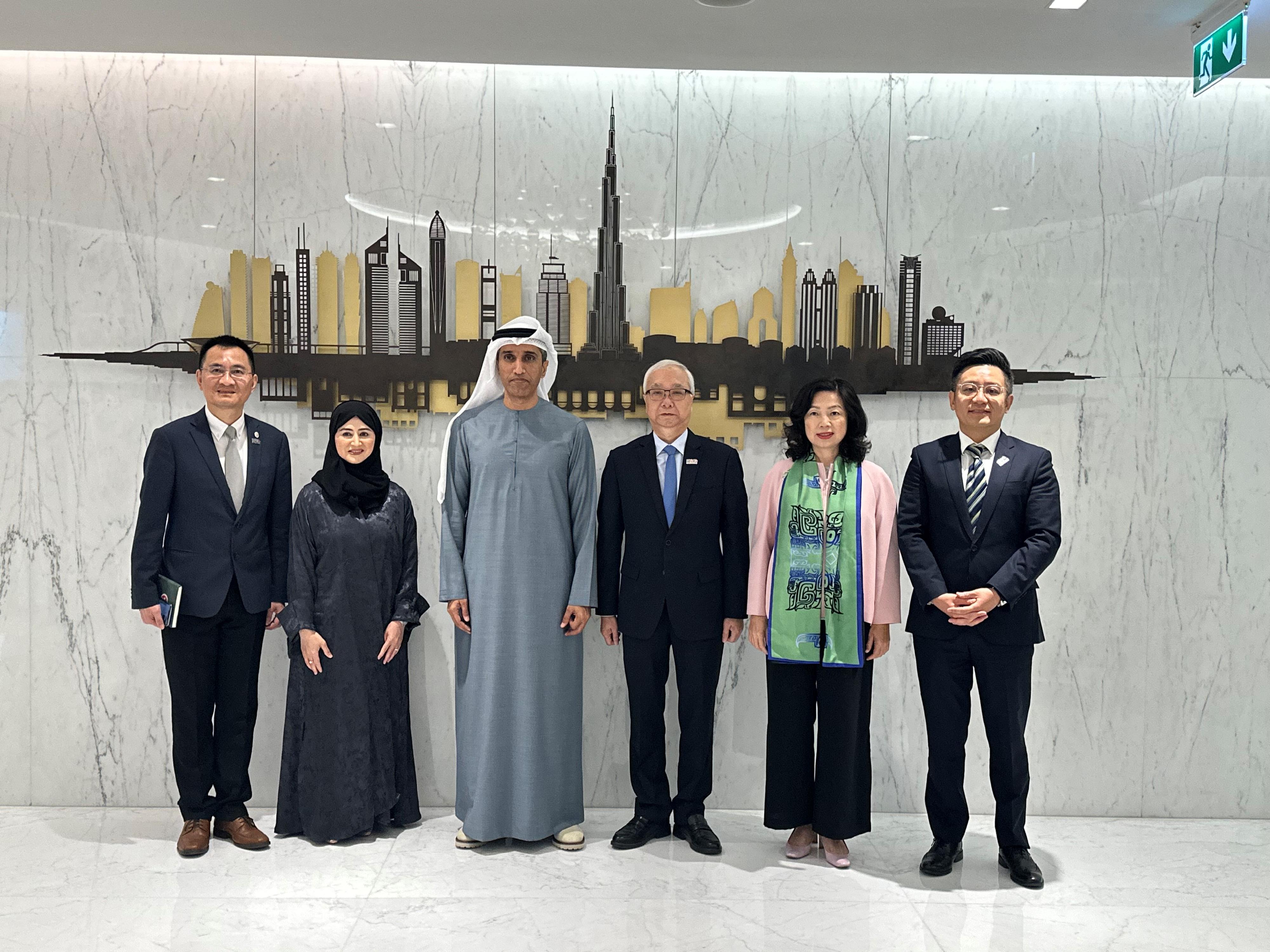 The Secretary for Environment and Ecology, Mr Tse Chin-wan (third right), and the Permanent Secretary for Financial Services and the Treasury (Financial Services), Ms Salina Yan (second right), yesterday (December 6, Dubai time) had a meeting with the Secretary General of the Executive Council of Dubai, Mr Abdulla Mohammed Al Basti (third left), in Dubai, the United Arab Emirates.
